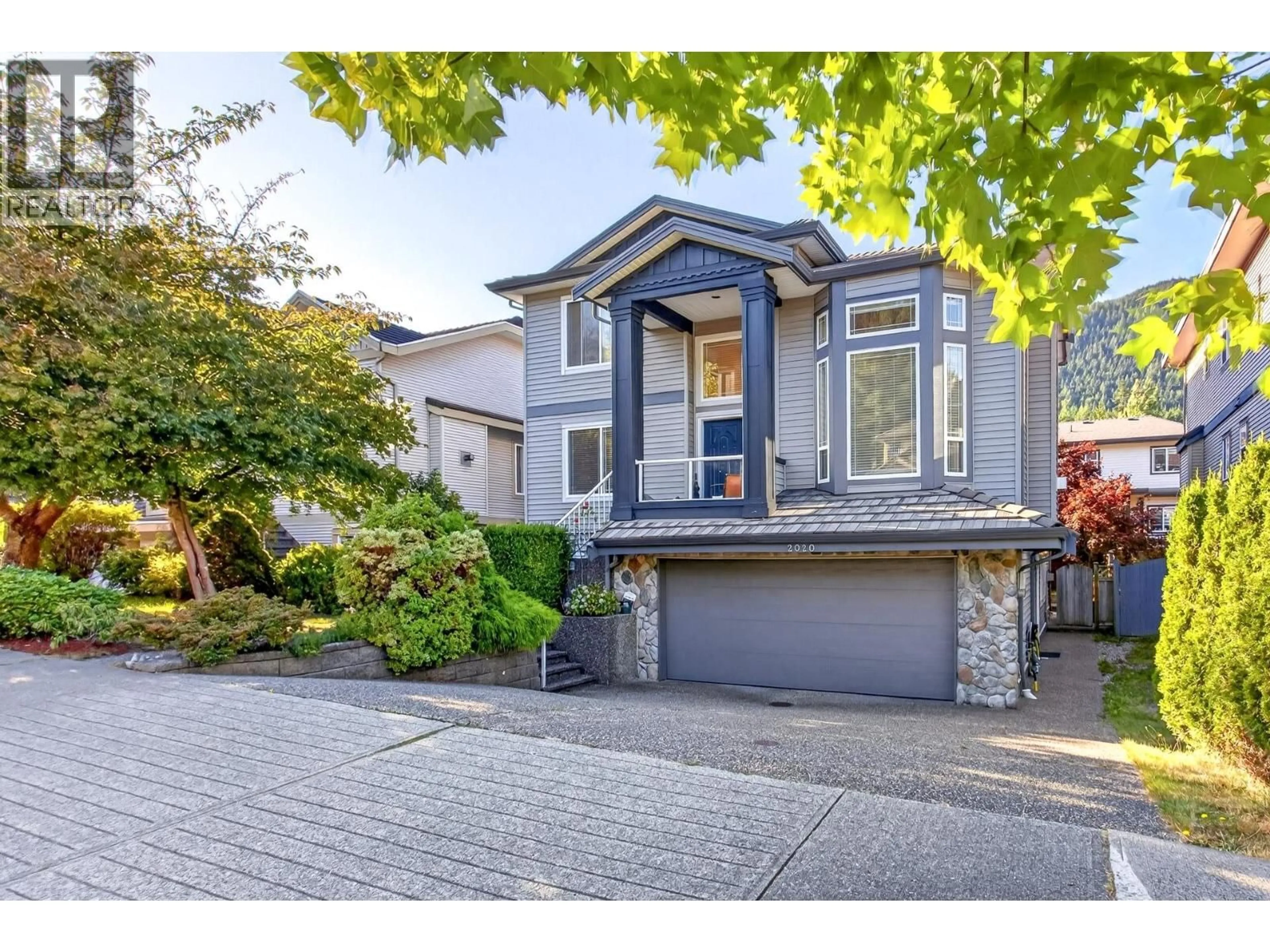 Home with vinyl exterior material, street for 2020 PARKWAY BOULEVARD, Coquitlam British Columbia V3E3N2