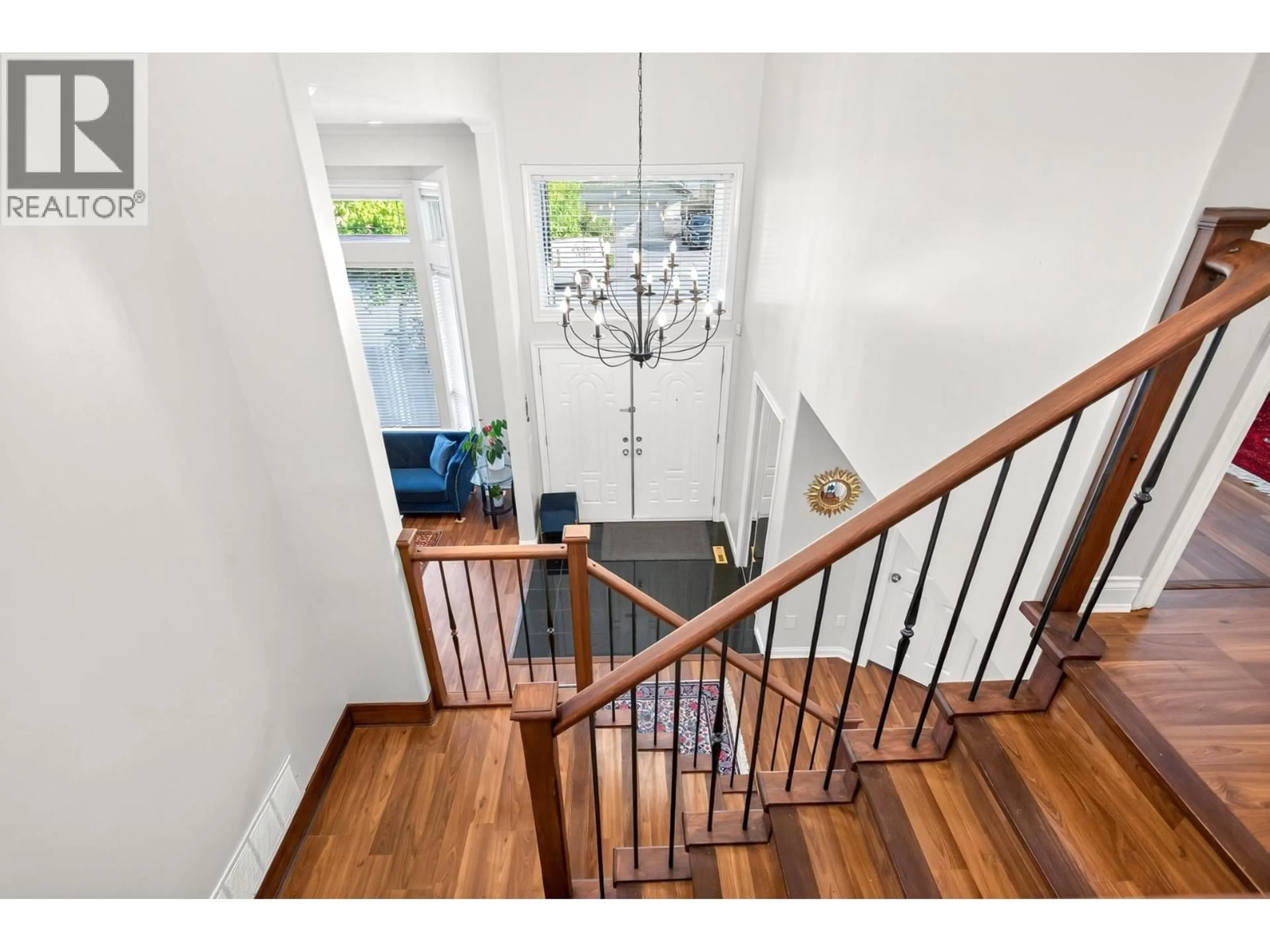 Indoor entryway for 2020 PARKWAY BOULEVARD, Coquitlam British Columbia V3E3N2