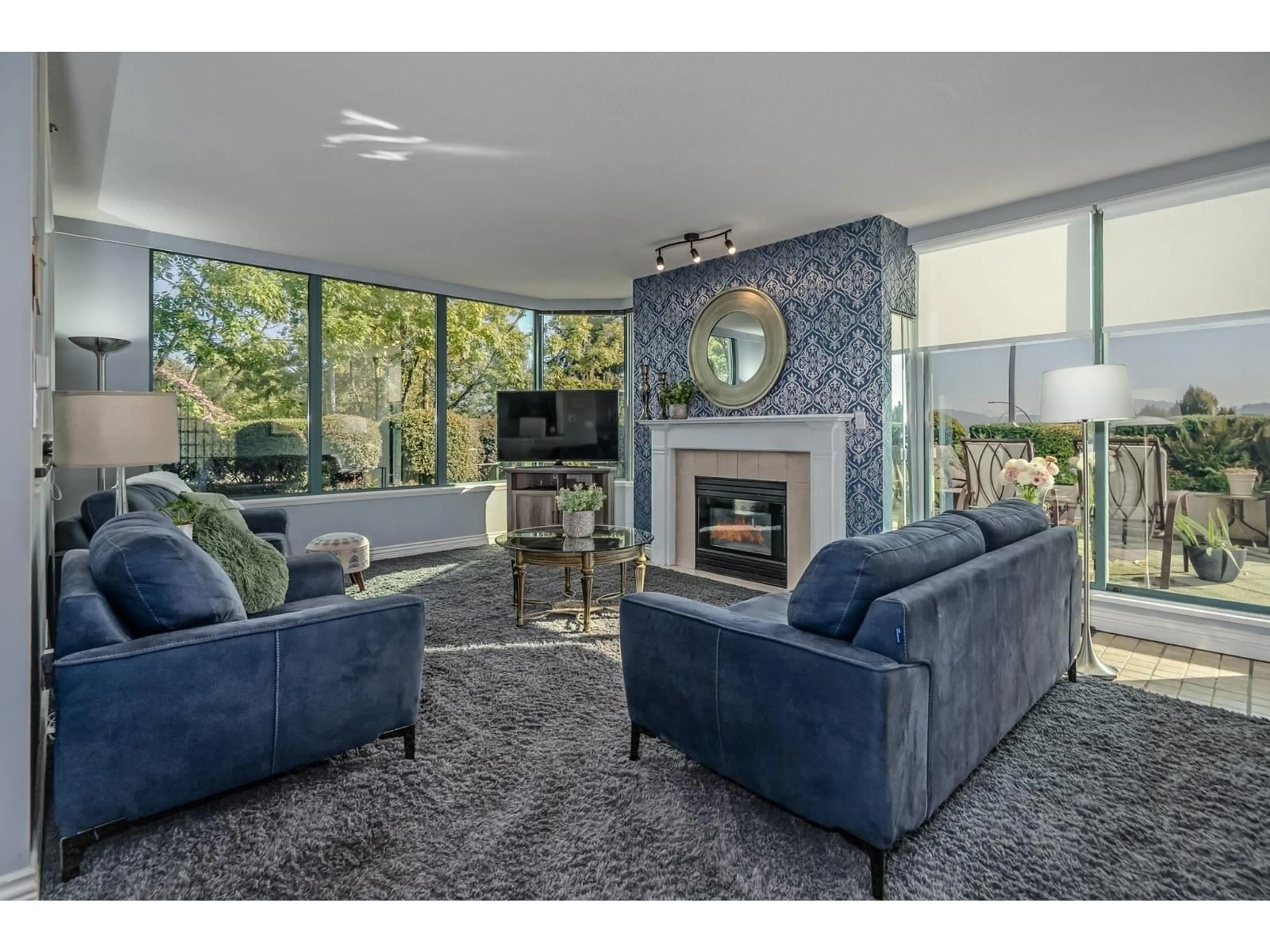 Living room with furniture, unknown for 302 - 32330 SOUTH FRASER WAY, Abbotsford British Columbia V2T1X1
