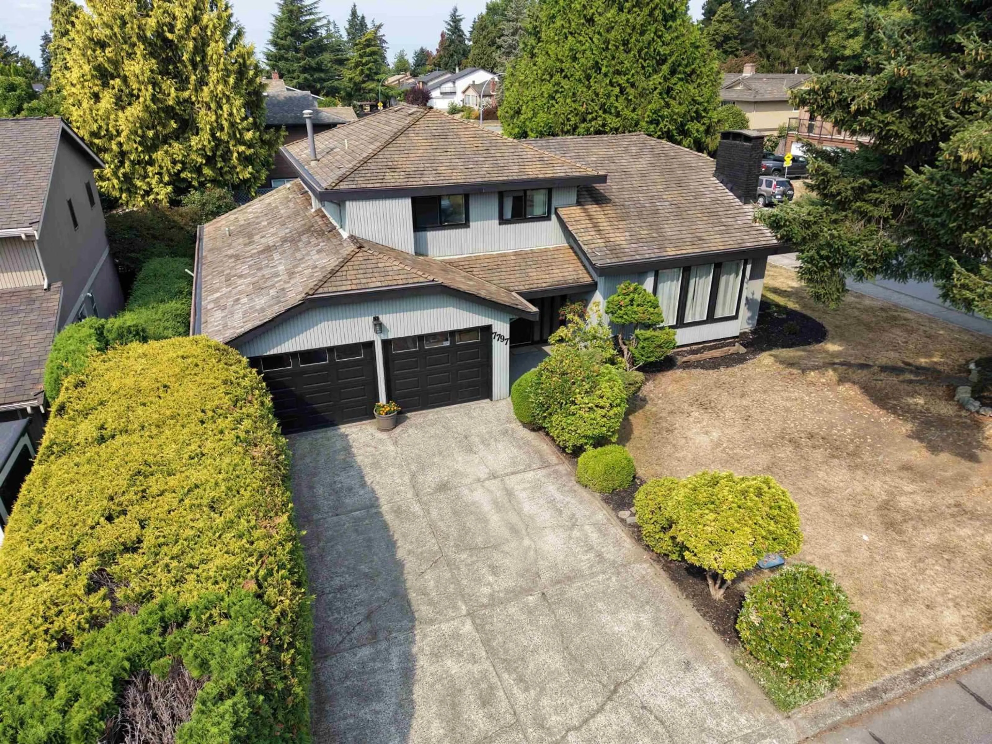 A pic from outside/outdoor area/front of a property/back of a property/a pic from drone, street for 7797 STAMFORD PLACE, Delta British Columbia V4C7T5