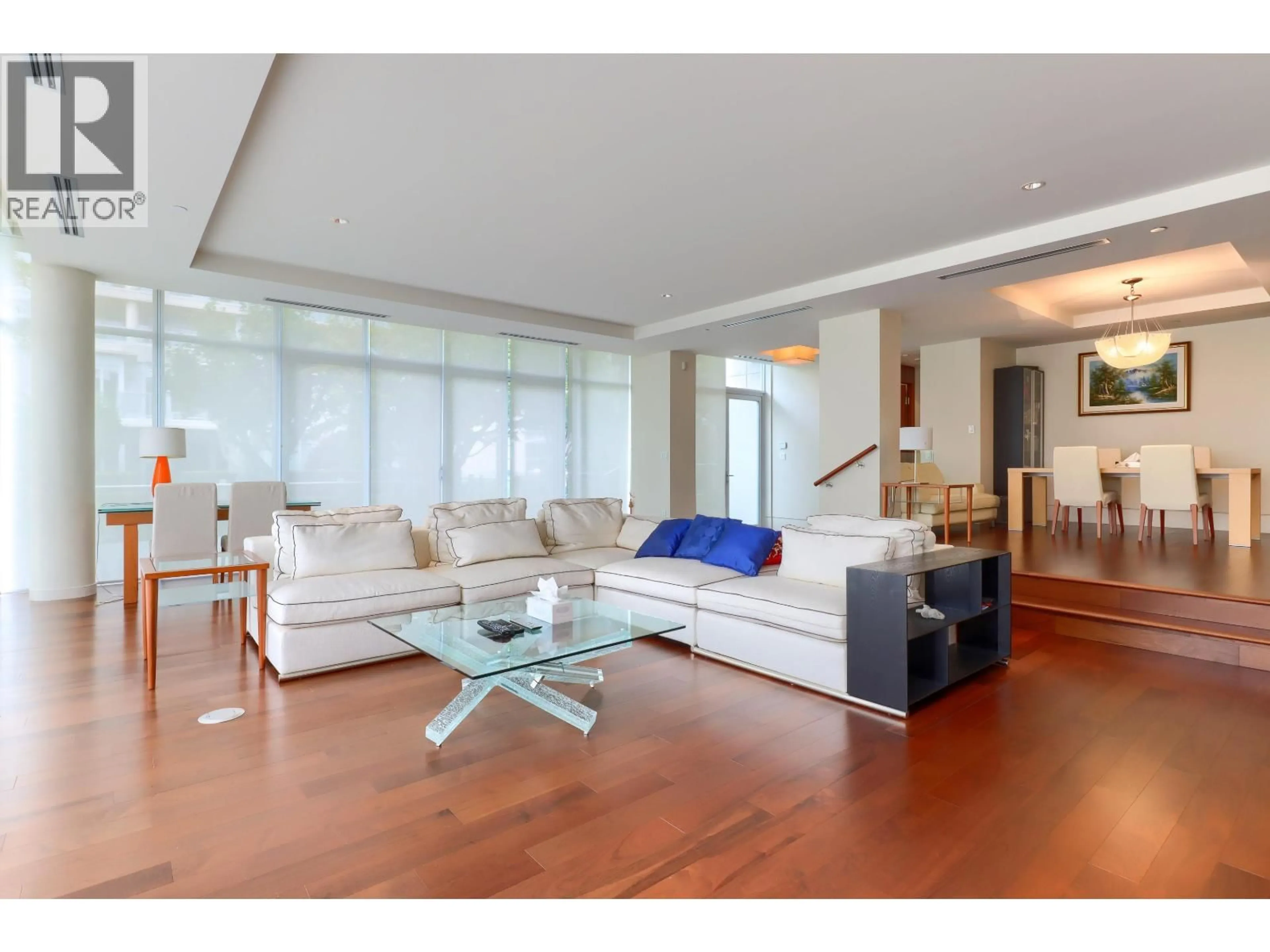 Living room with furniture, wood/laminate floor for 1582 HOMER MEWS, Vancouver British Columbia V6Z0A6