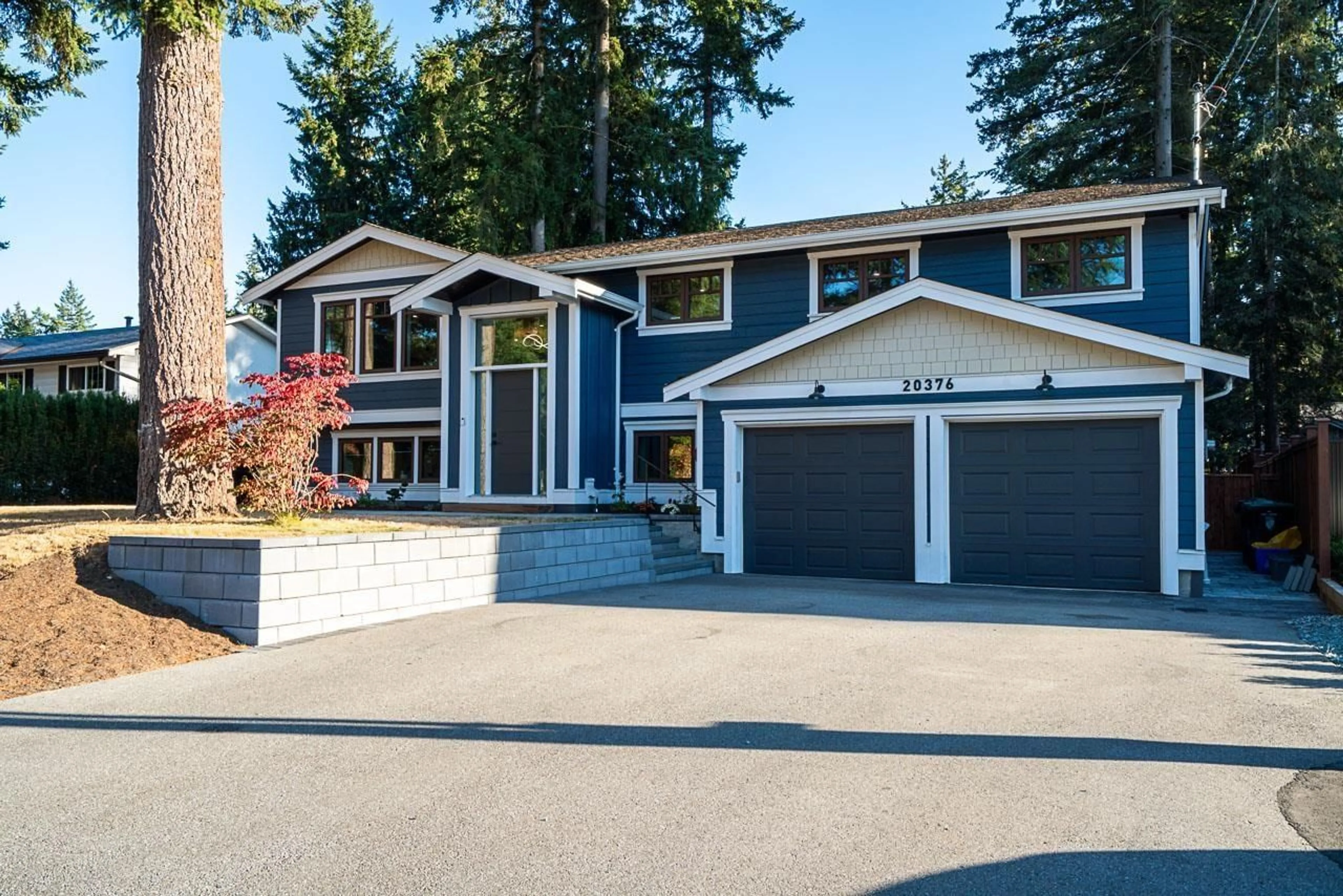 Home with vinyl exterior material, street for 20376 40A AVENUE, Langley British Columbia V3A2Y8