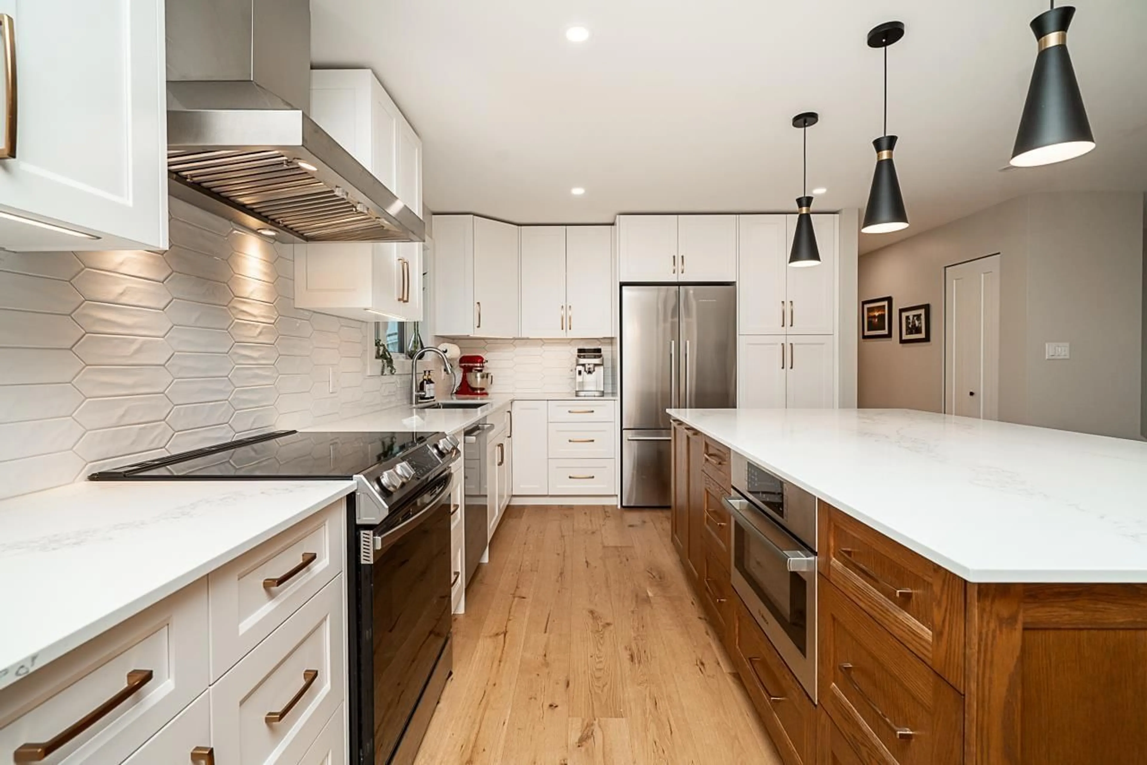 Contemporary kitchen, unknown for 20376 40A AVENUE, Langley British Columbia V3A2Y8