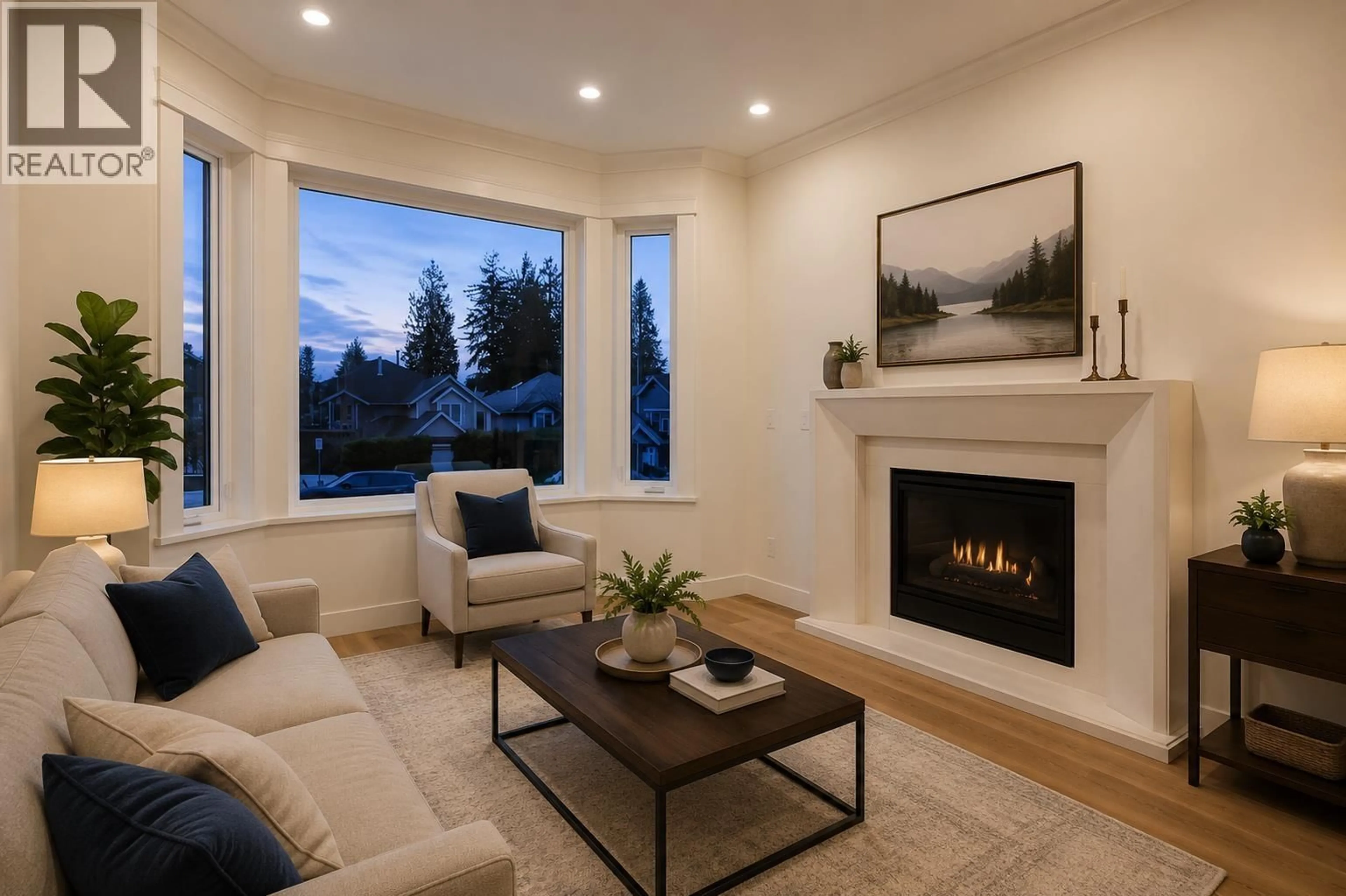 Living room with furniture, unknown for 254 18TH STREET, North Vancouver British Columbia V7L2X6