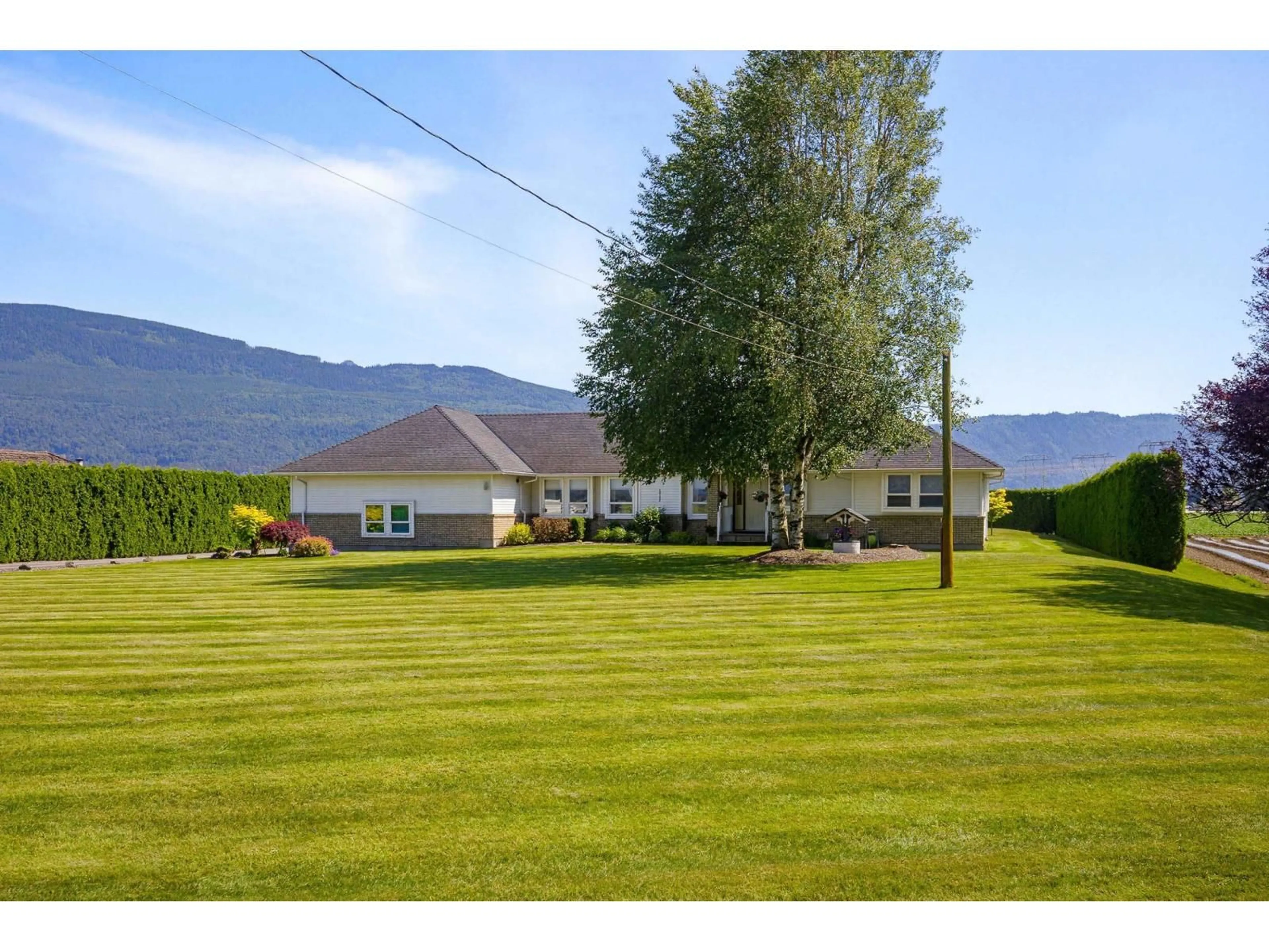 A pic from outside/outdoor area/front of a property/back of a property/a pic from drone, mountain view for 40406 NO. 3 ROAD, Abbotsford British Columbia V3G2R6