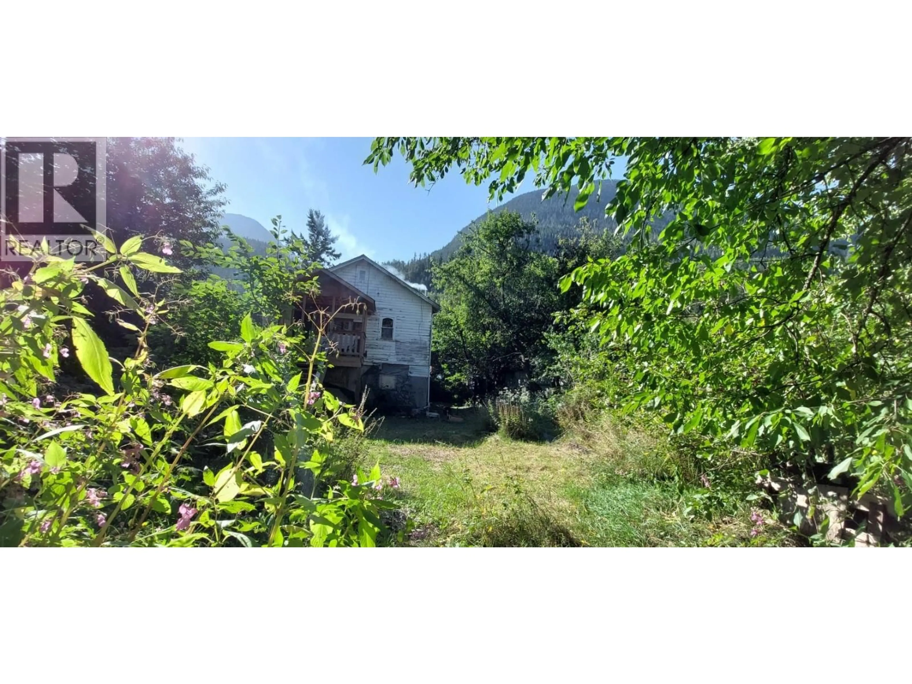 A pic from outside/outdoor area/front of a property/back of a property/a pic from drone, unknown for 616 CLIFF STREET, Bella Coola British Columbia V0T1C0