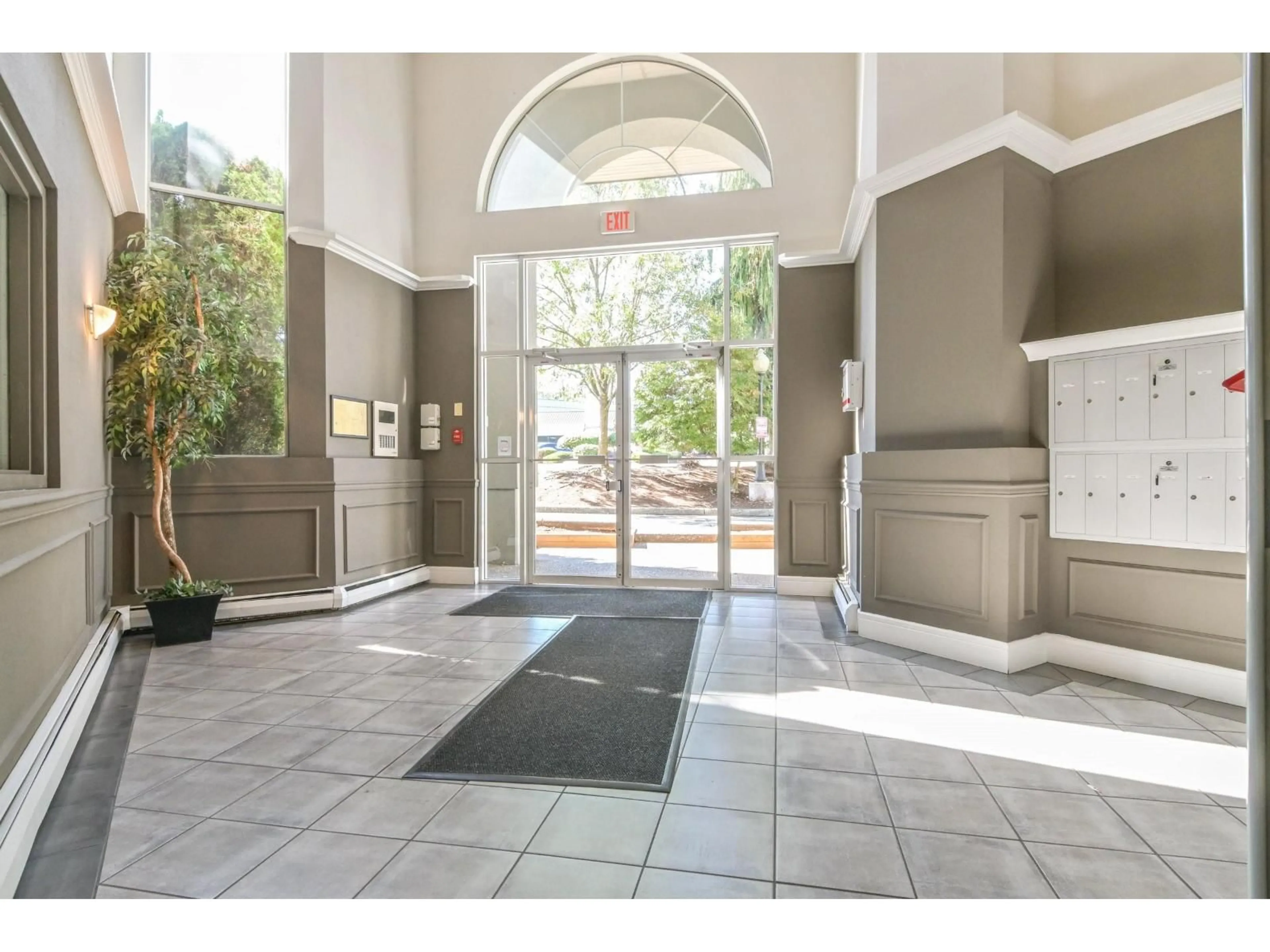 Indoor foyer for 309 - 32725 GEORGE FERGUSON WAY, Abbotsford British Columbia V2T5M5