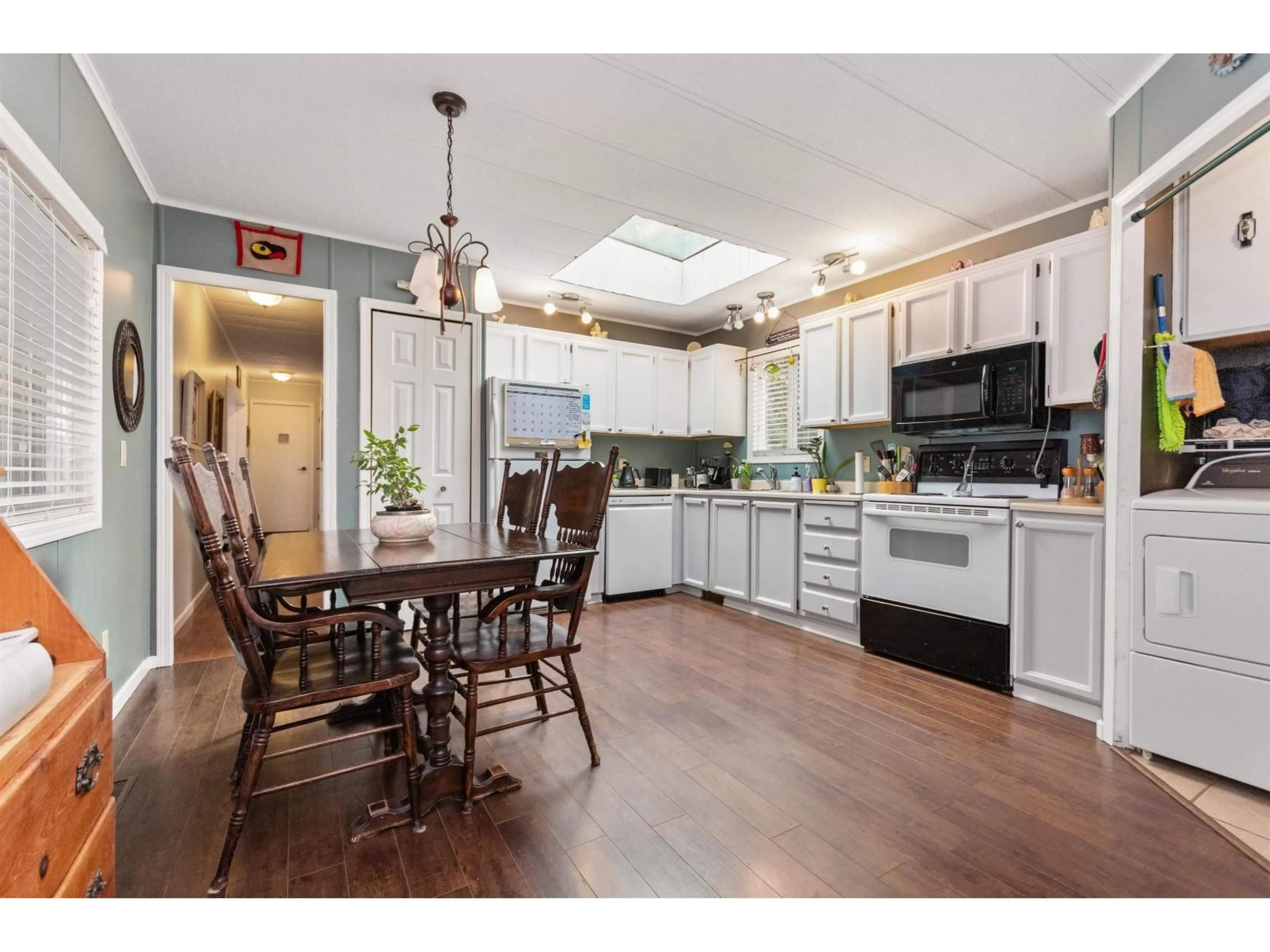Open concept kitchen, unknown for 44840 KEITH WILSON ROAD, Chilliwack British Columbia V2R3J9