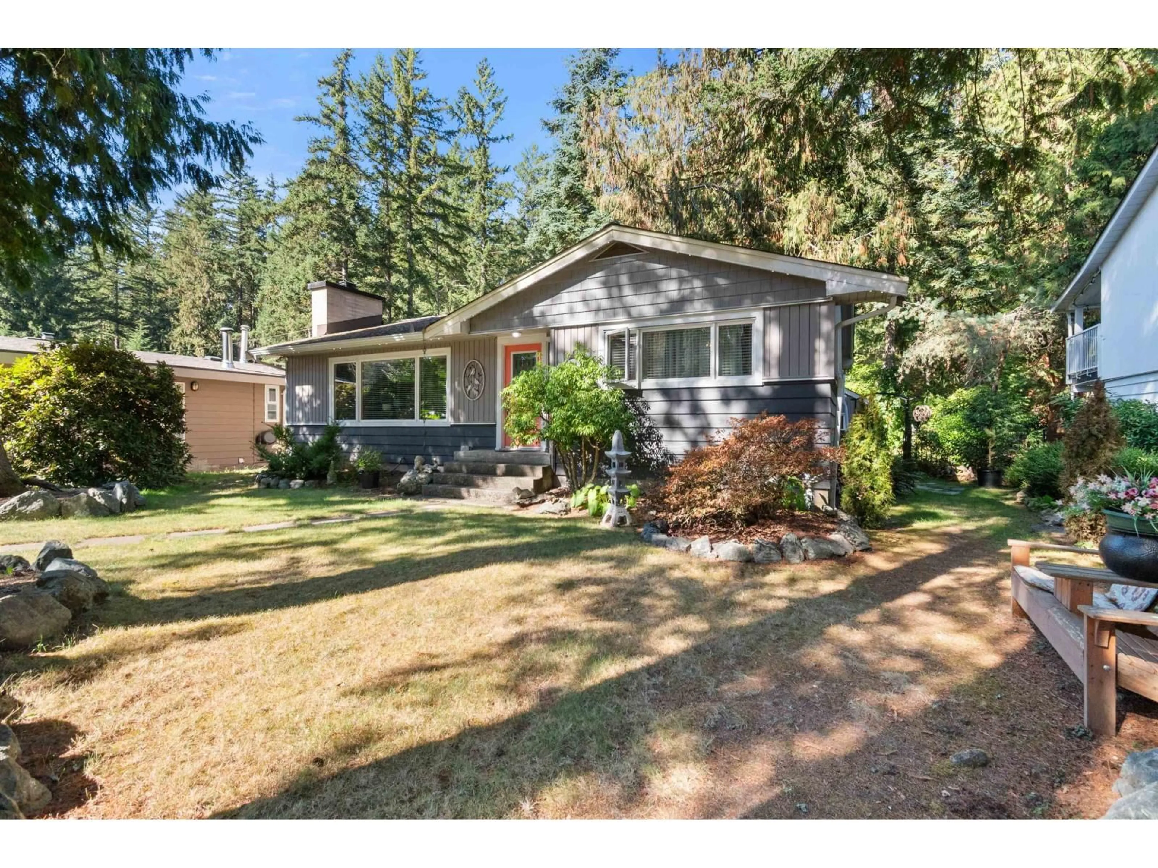 Home with vinyl exterior material, street for 624 MOUNTAIN VIEW ROAD, Cultus Lake British Columbia V2R4Z7