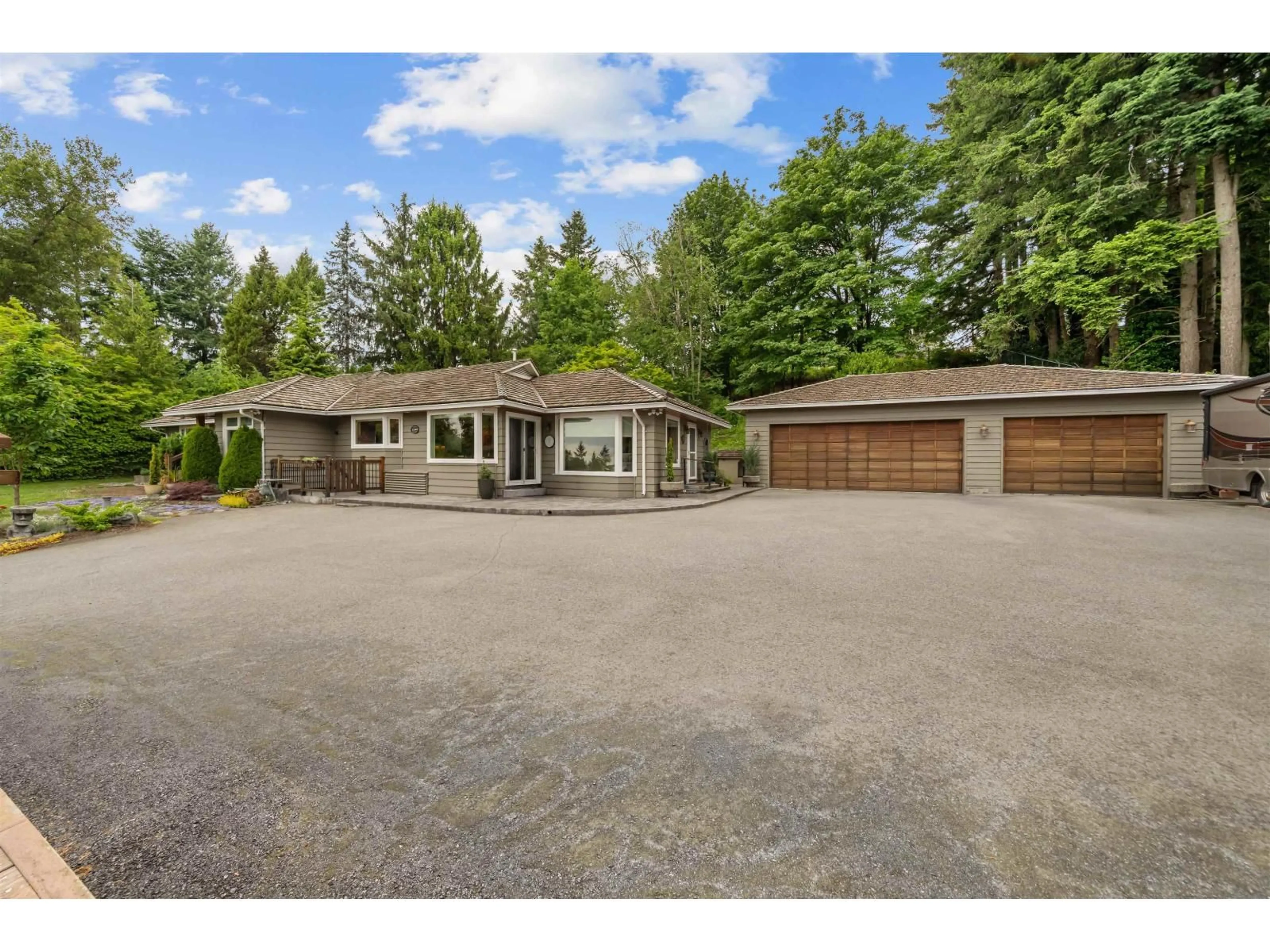A pic from outside/outdoor area/front of a property/back of a property/a pic from drone, street for 8054 SYKES STREET, Mission British Columbia V2V3W2