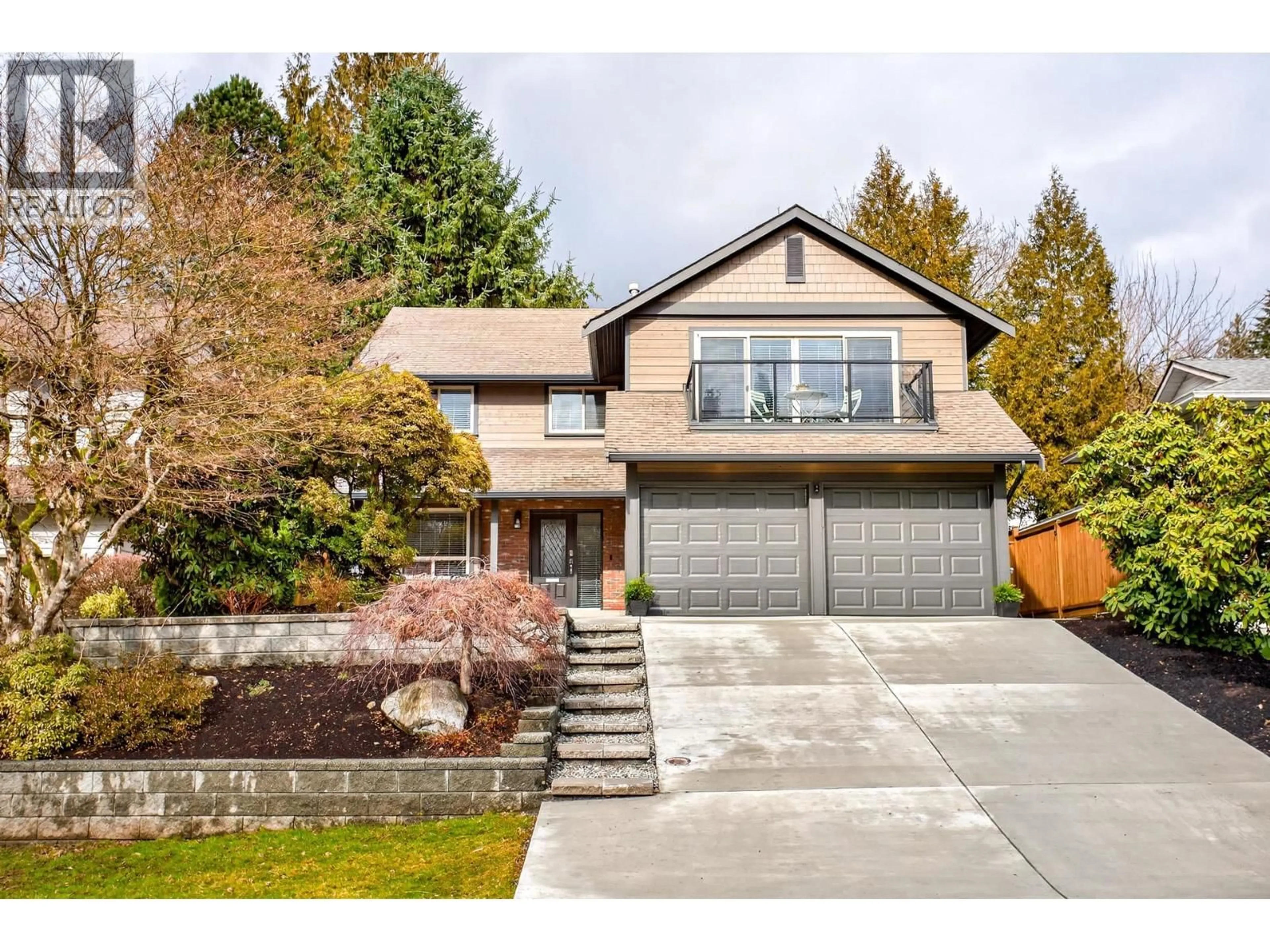 Home with vinyl exterior material, street for 969 MANSFIELD CRESCENT, Port Coquitlam British Columbia V3B6H3