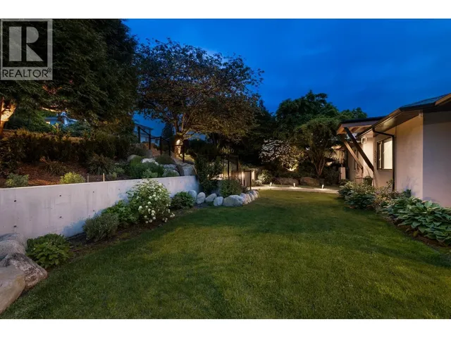 255 SANDRINGHAM CRESCENT, North Vancouver 4