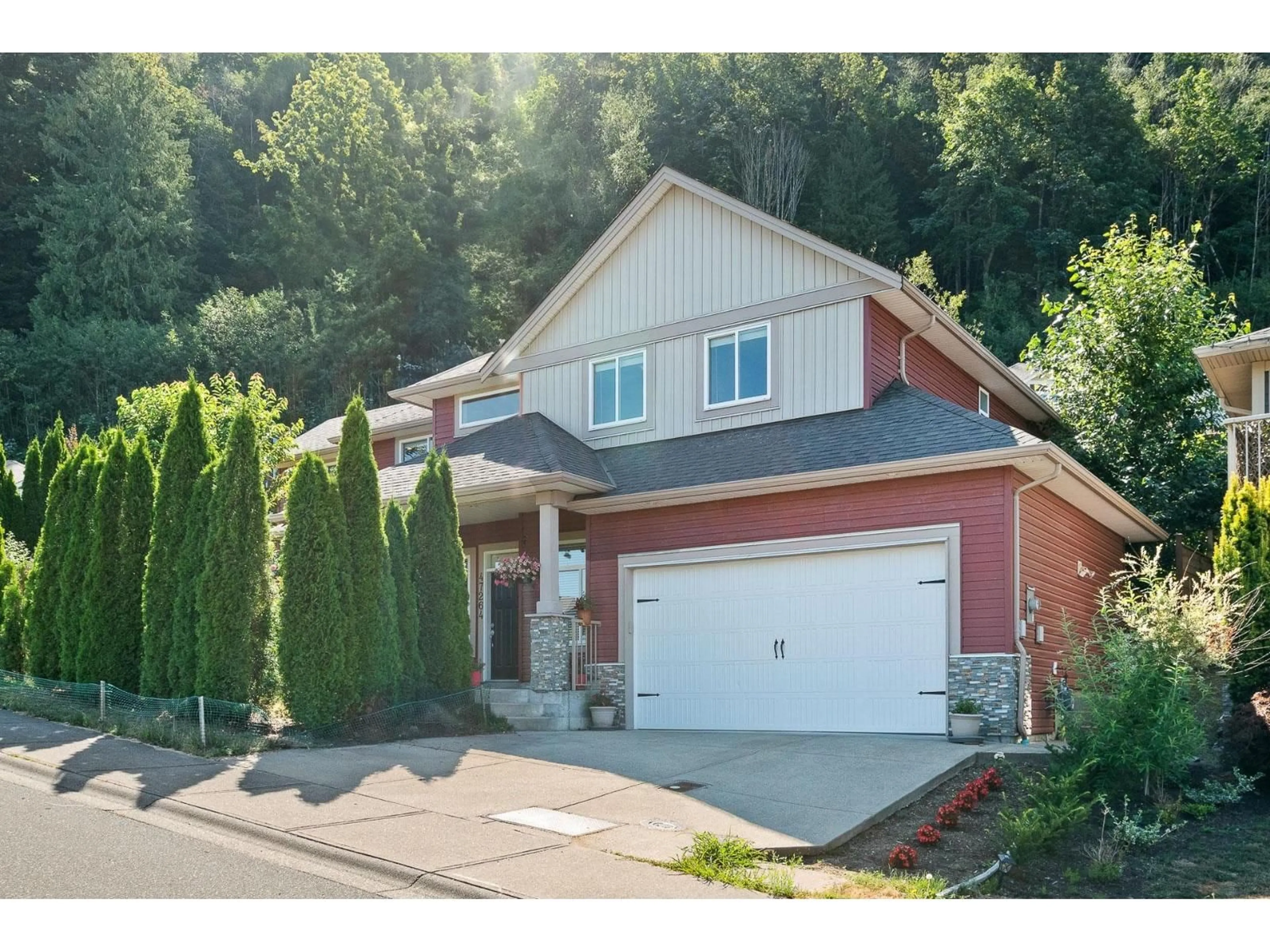 Home with vinyl exterior material, street for 47264 VISTA PLACE, Chilliwack British Columbia V2R0R9