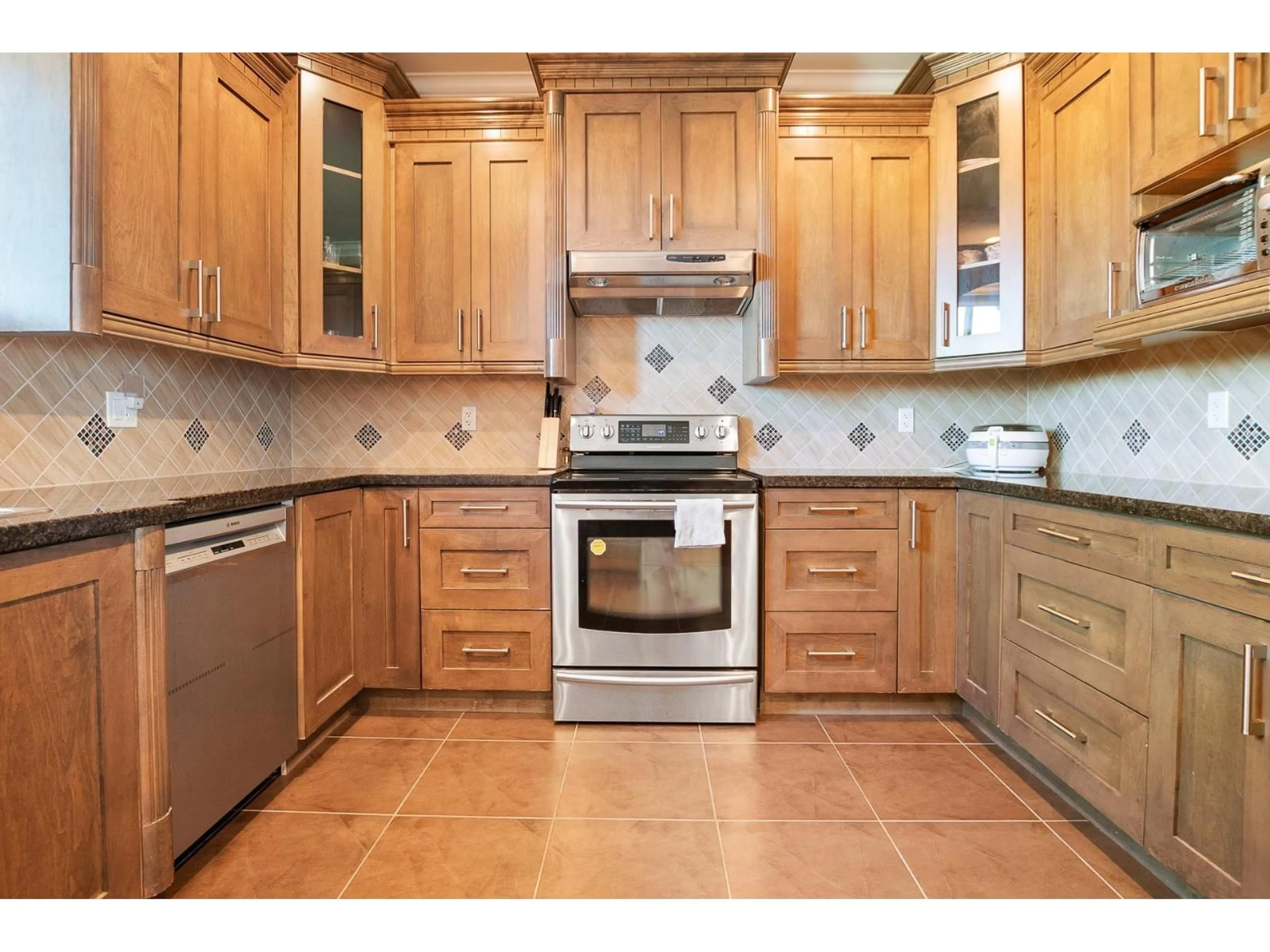 Standard kitchen, ceramic/tile floor for 47264 VISTA PLACE, Chilliwack British Columbia V2R0R9