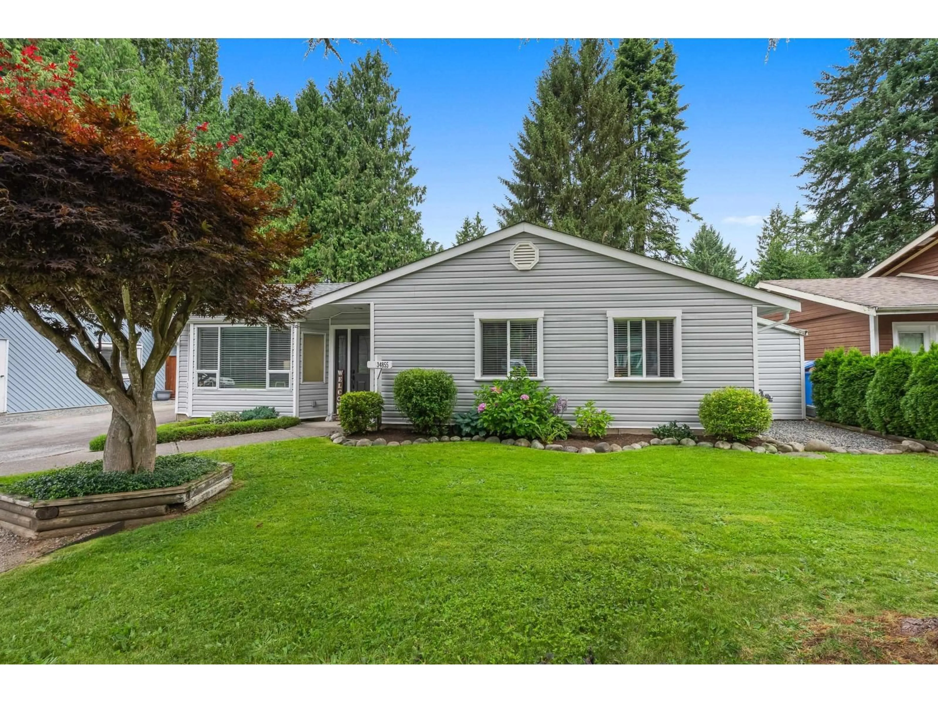 Home with vinyl exterior material, street for 34855 LABURNUM AVENUE, Abbotsford British Columbia V2S5J3