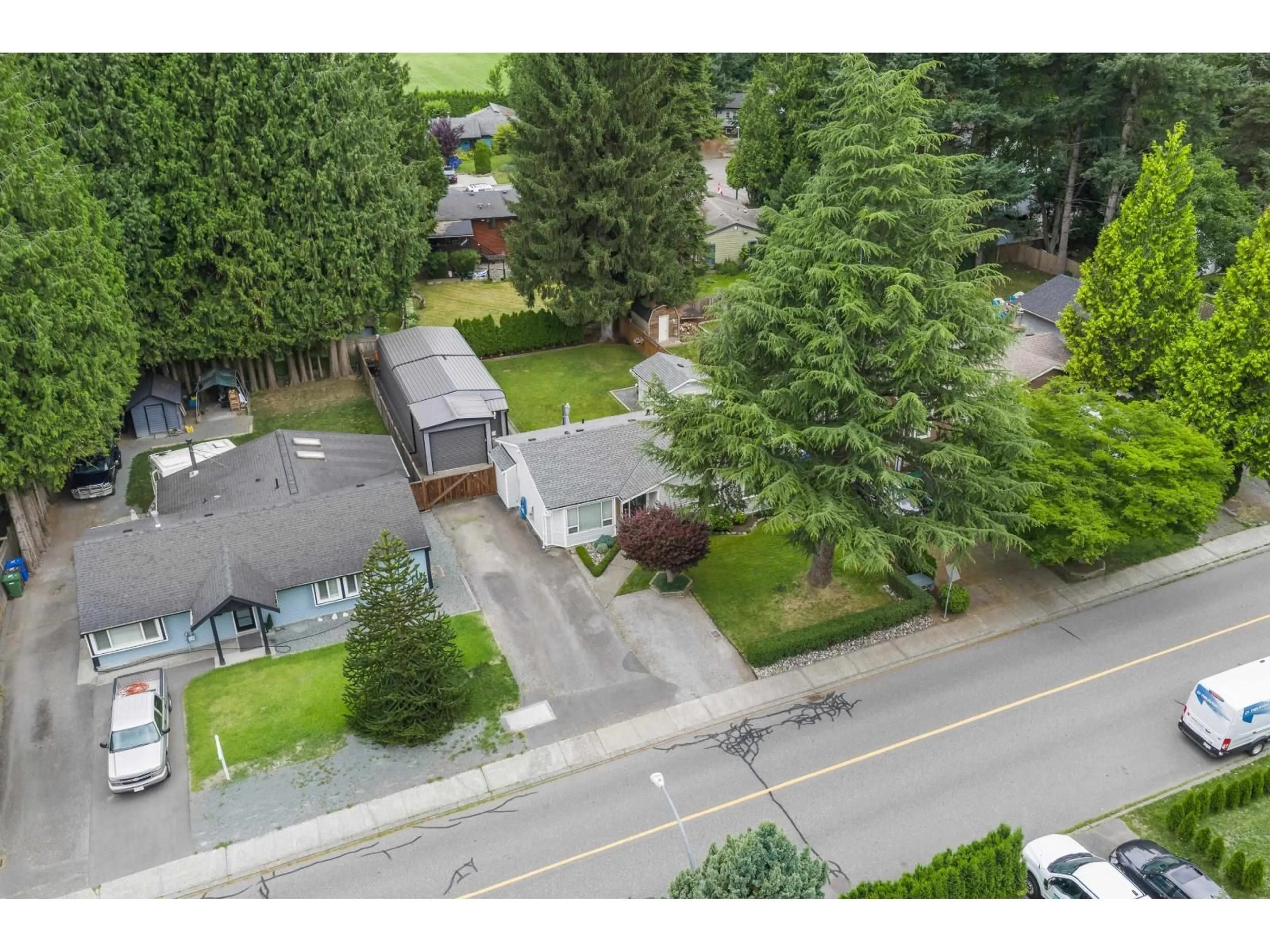 A pic from outside/outdoor area/front of a property/back of a property/a pic from drone, street for 34855 LABURNUM AVENUE, Abbotsford British Columbia V2S5J3