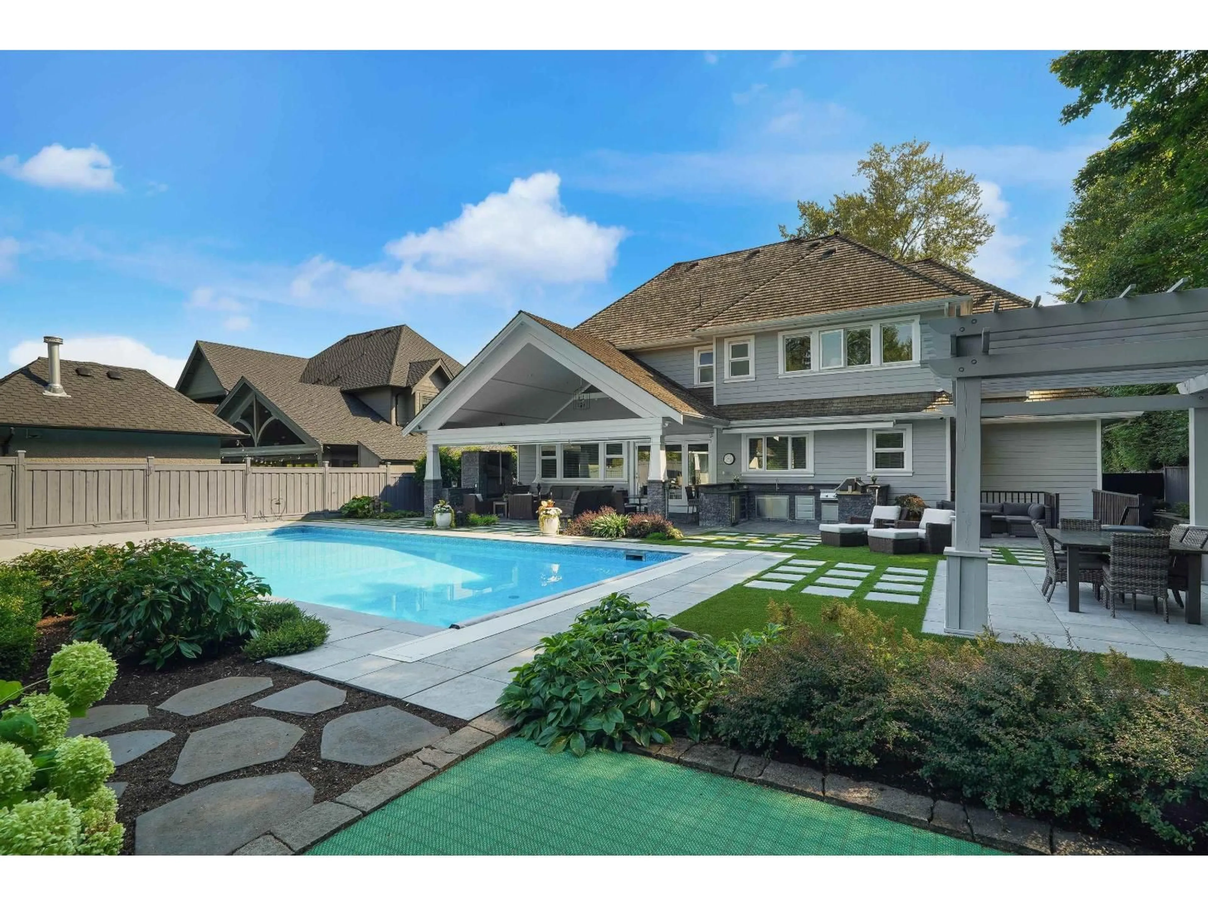 Pool for 3875 156A STREET, Surrey British Columbia V3Z1X4