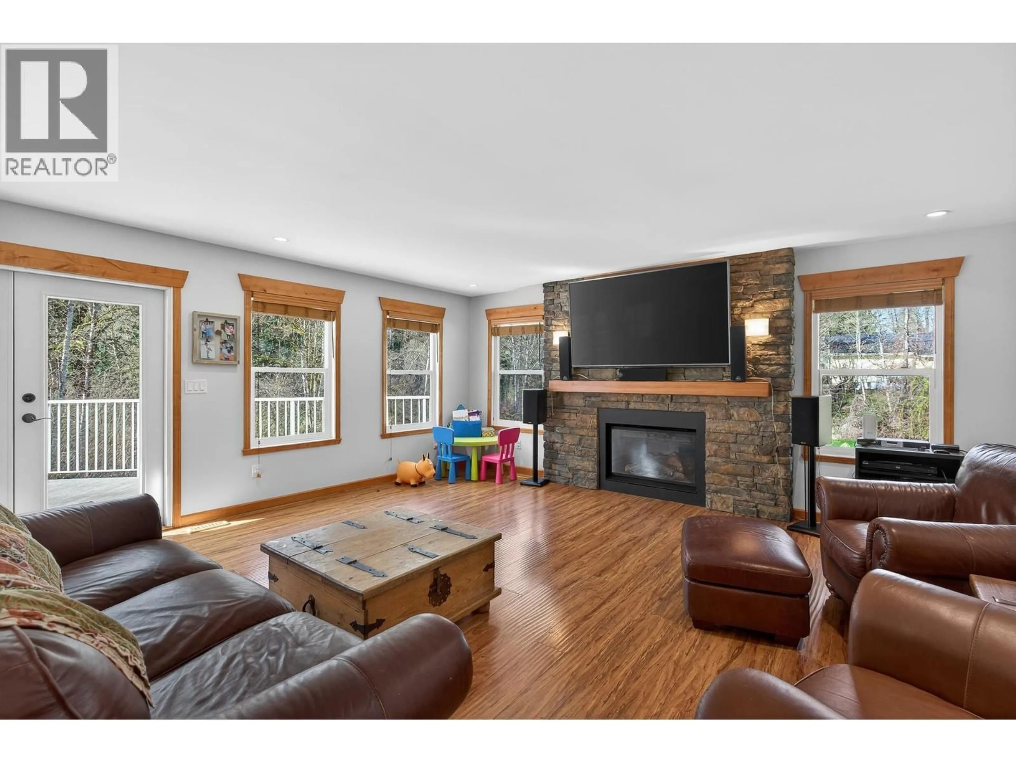 Living room with furniture, wood/laminate floor for 25700 116 AVENUE, Maple Ridge British Columbia V4R1Z6