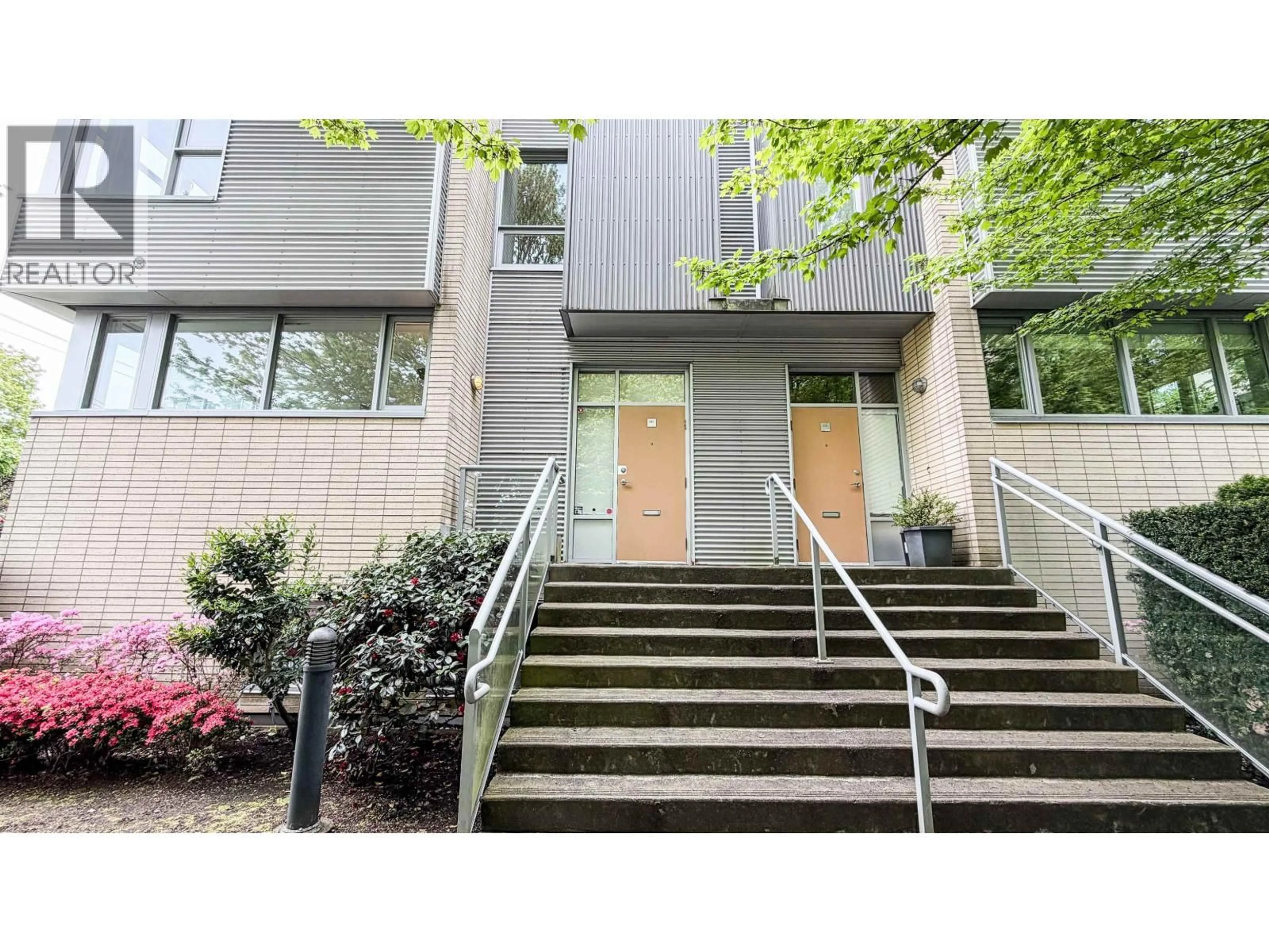 Unknown for 390 11TH AVENUE, Vancouver British Columbia V5T4V9