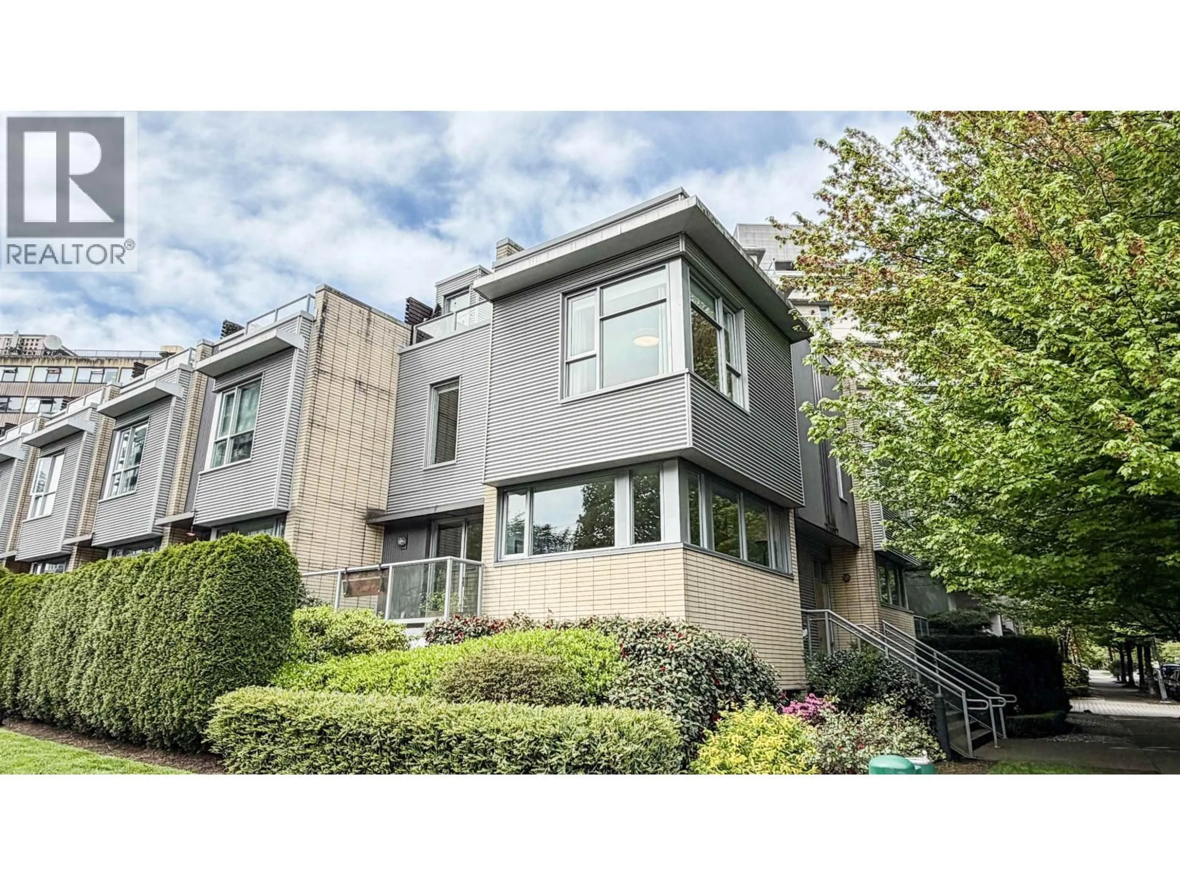 Unknown for 390 11TH AVENUE, Vancouver British Columbia V5T4V9