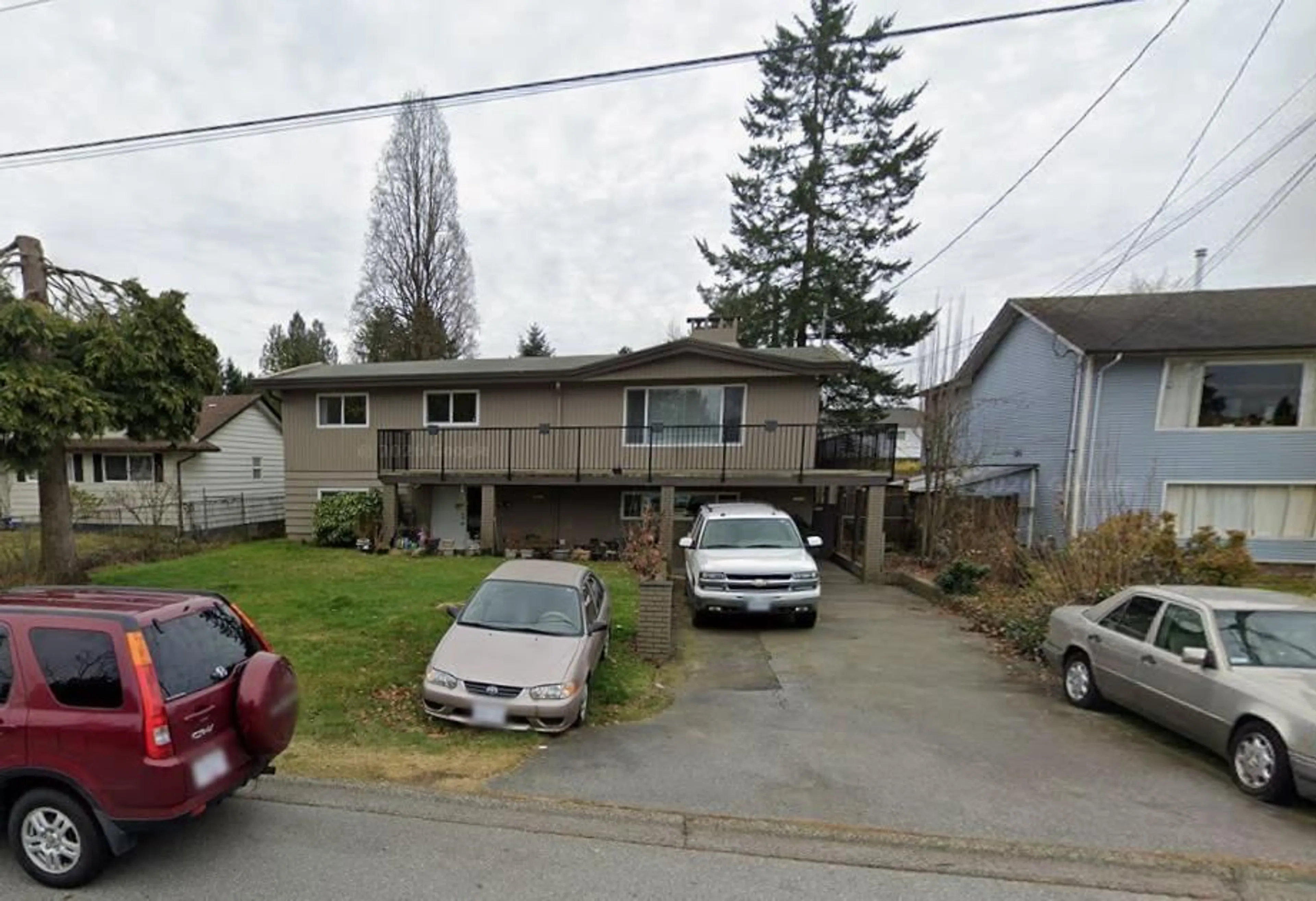 A pic from outside/outdoor area/front of a property/back of a property/a pic from drone, street for 14678 106A AVENUE, Surrey British Columbia V3R1T6