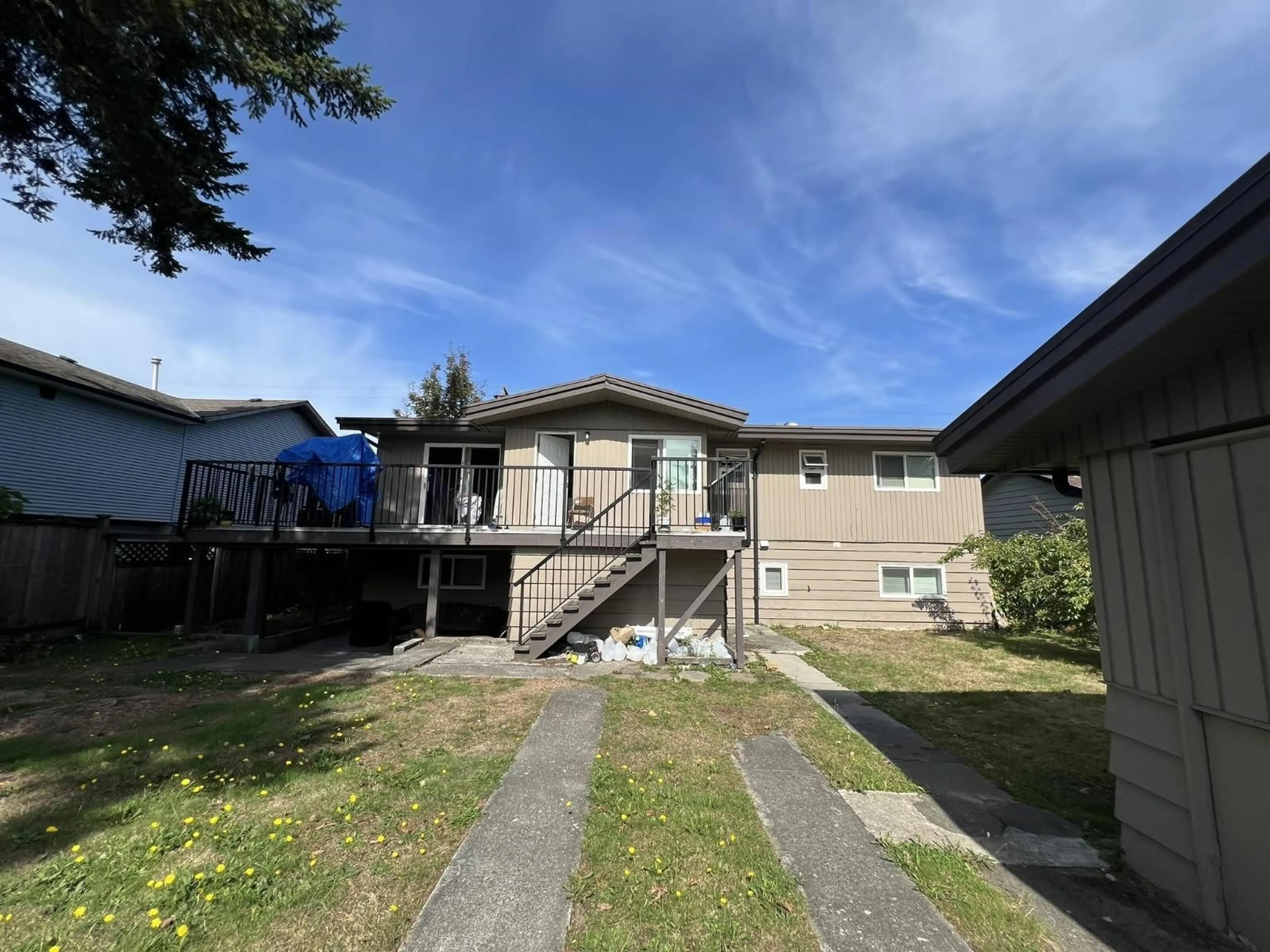 A pic from outside/outdoor area/front of a property/back of a property/a pic from drone, street for 14678 106A AVENUE, Surrey British Columbia V3R1T6