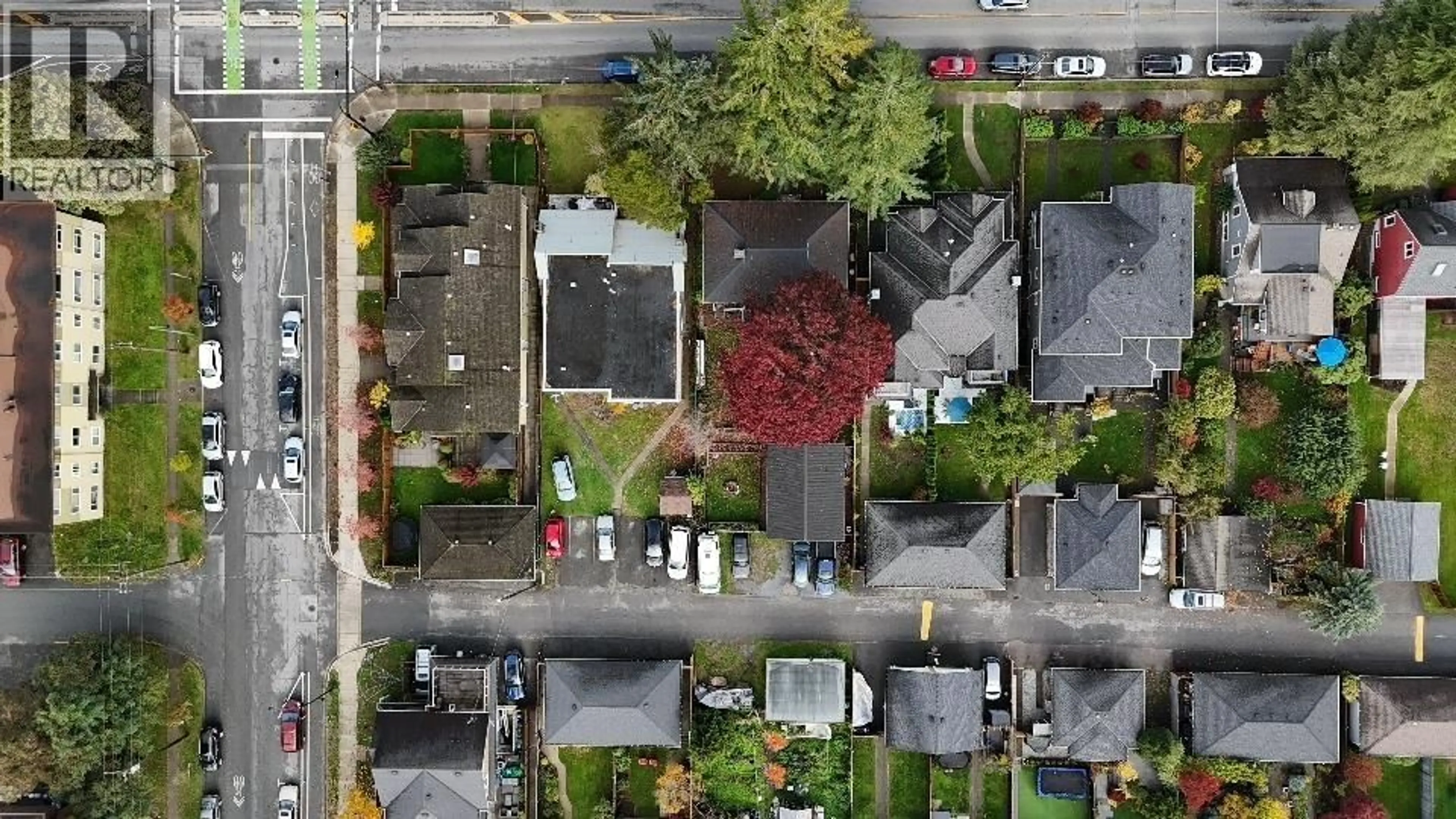 A pic from outside/outdoor area/front of a property/back of a property/a pic from drone, street for 313 13TH STREET, North Vancouver British Columbia V7L2L9
