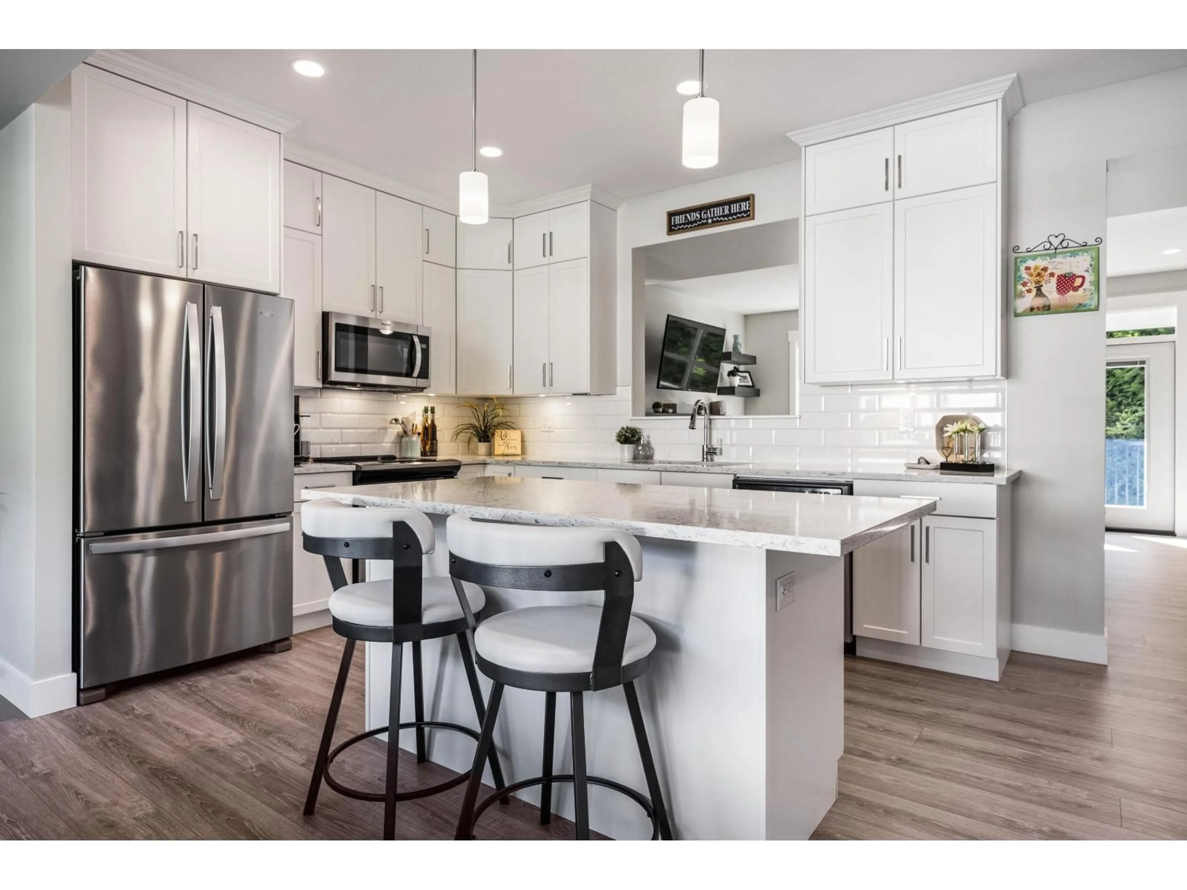 Open concept kitchen, wood/laminate floor for 31 - 386 PINE AVENUE, Harrison Hot Springs British Columbia V0M1K0