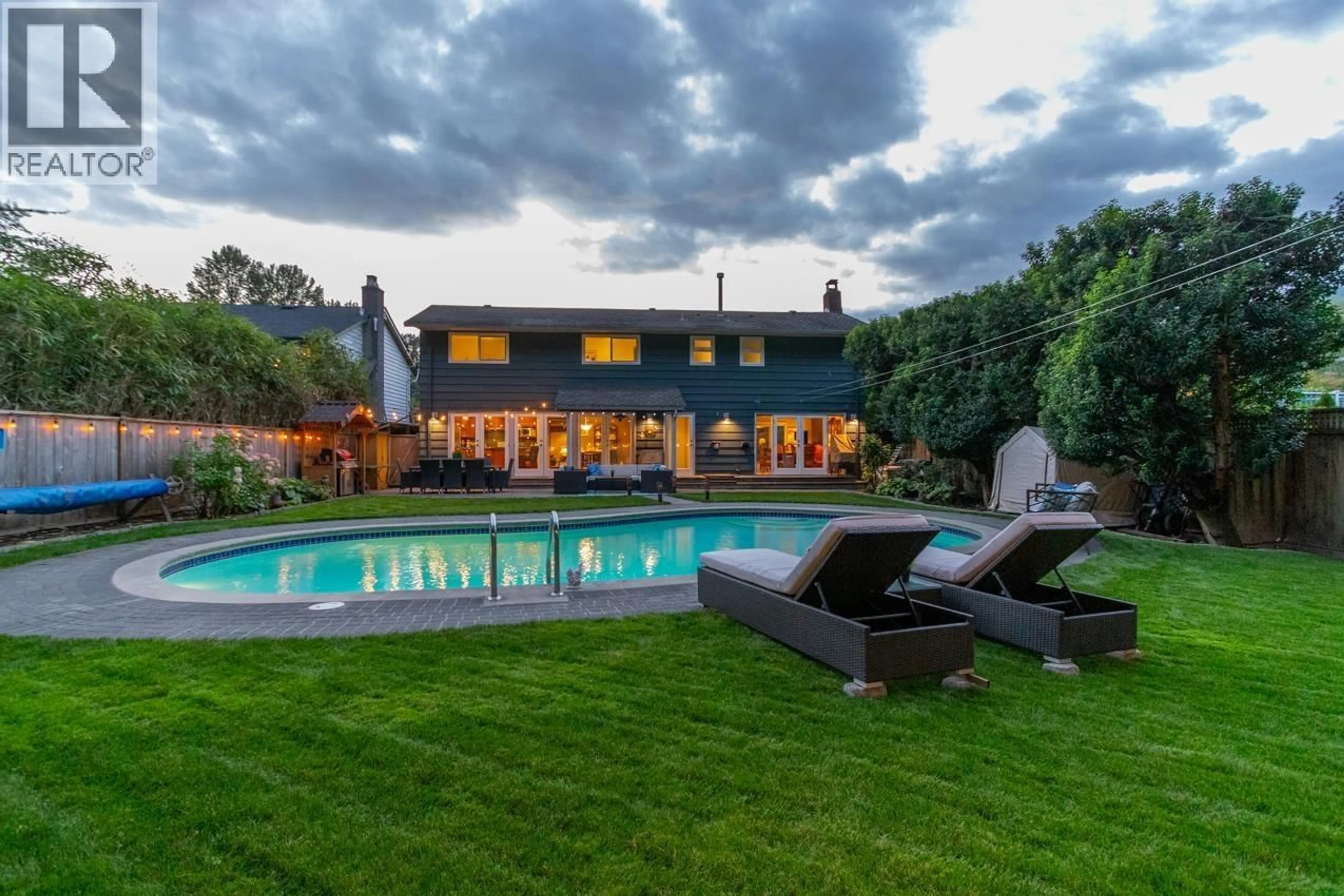 Pool for 2864 BUSHNELL PLACE, North Vancouver British Columbia V7J2Y8