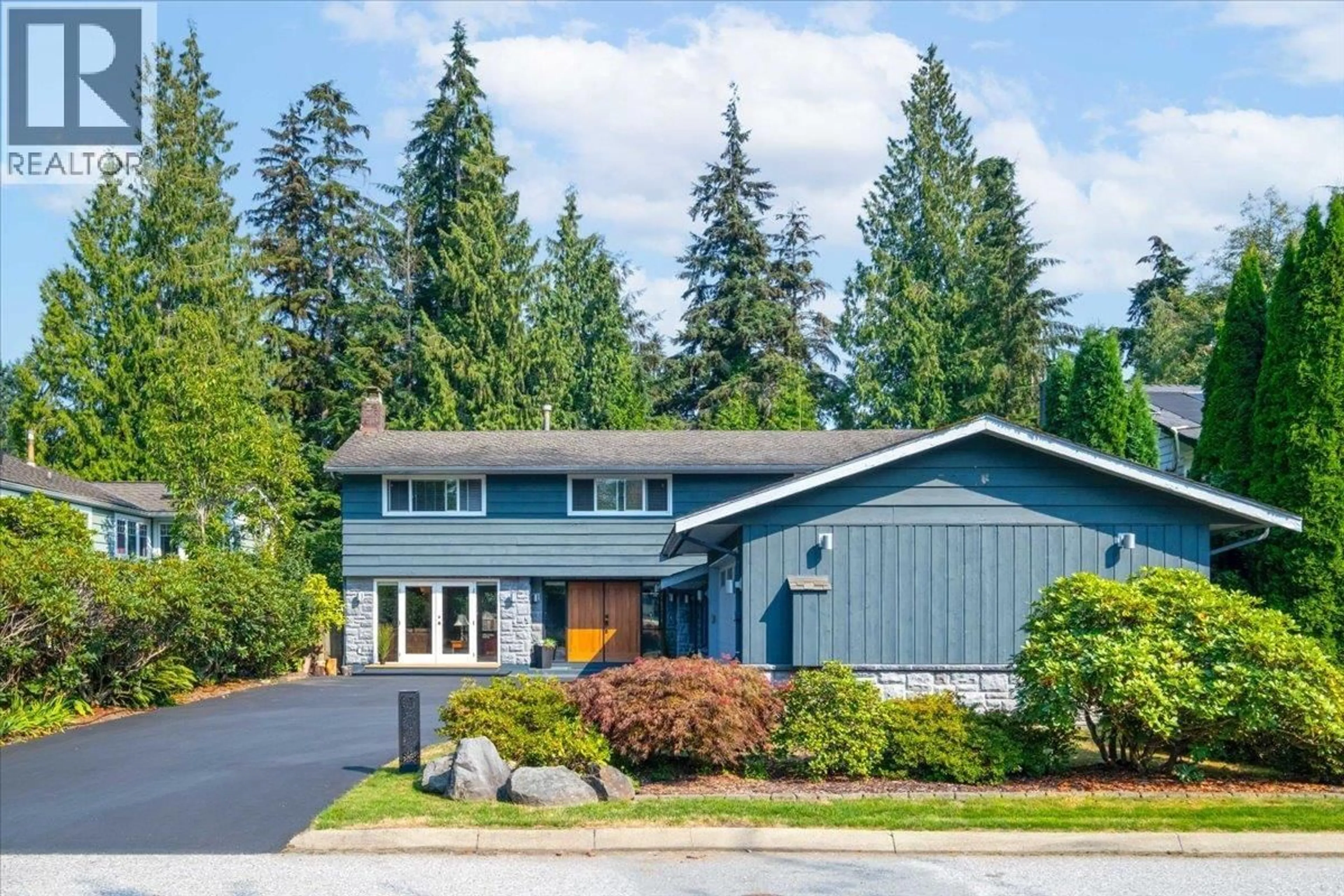 Home with vinyl exterior material, street for 2864 BUSHNELL PLACE, North Vancouver British Columbia V7J2Y8