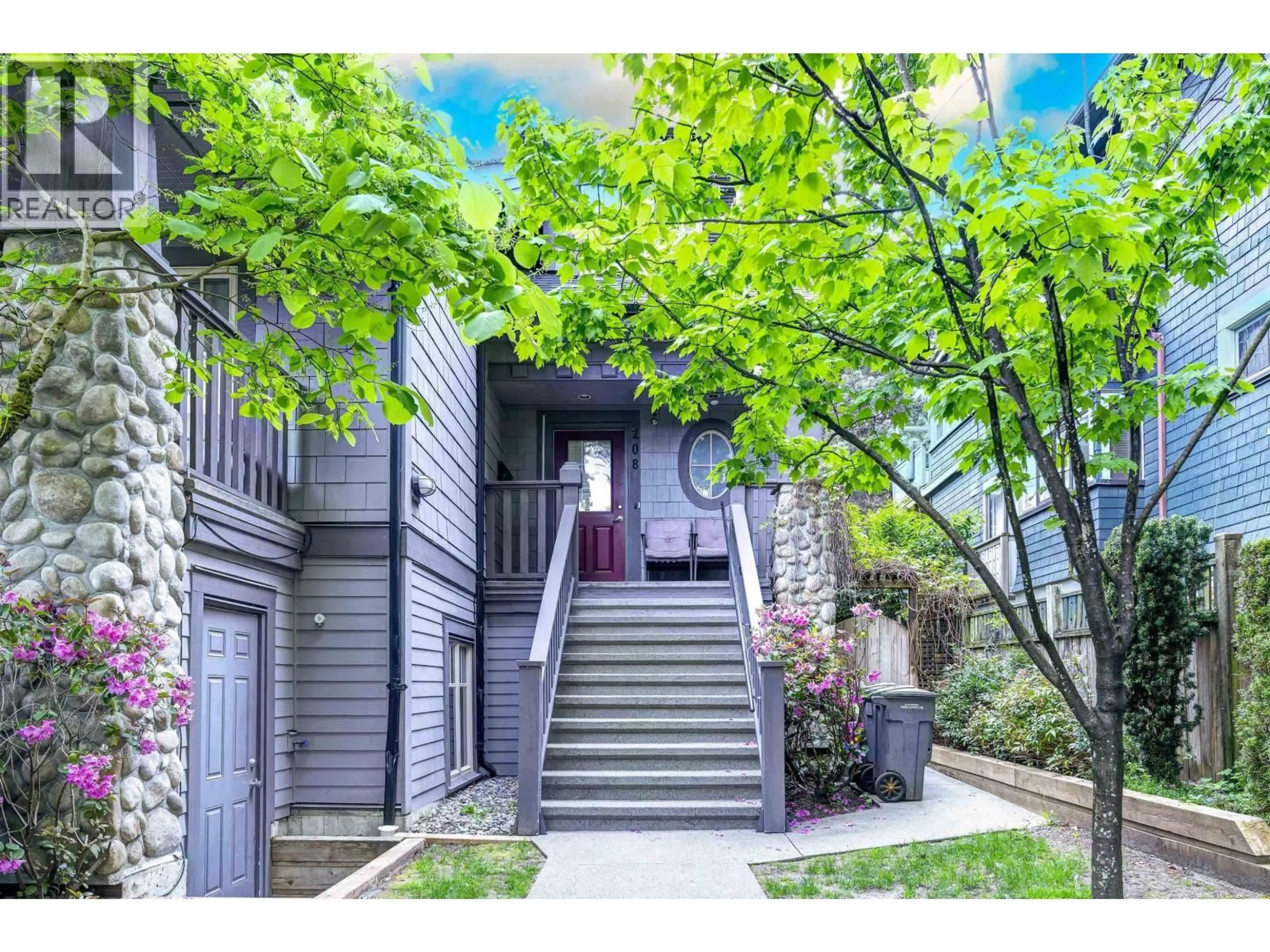 Unknown for 208 13TH AVENUE, Vancouver British Columbia V5Y1V9