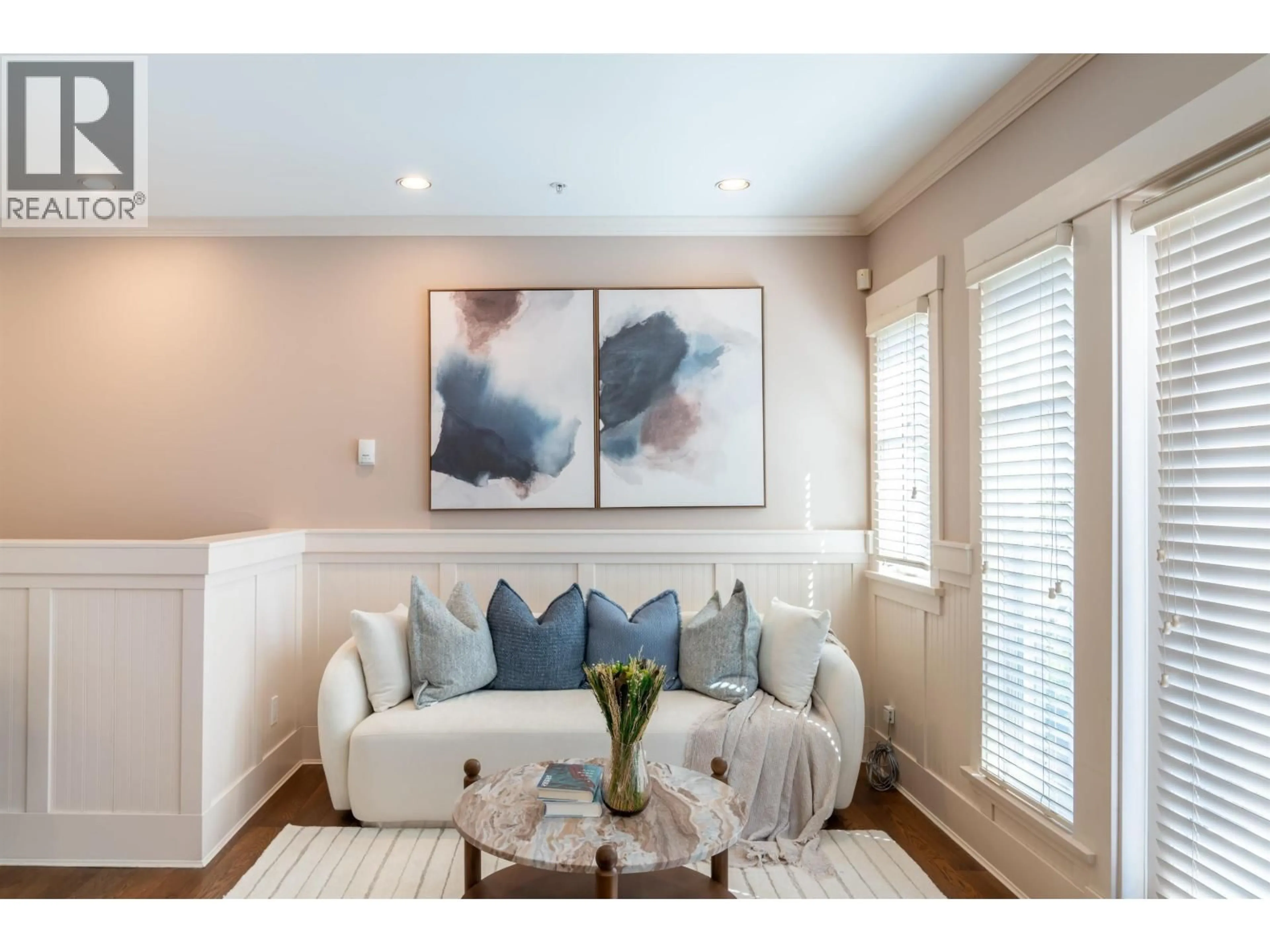 Living room with furniture, wood/laminate floor for 208 13TH AVENUE, Vancouver British Columbia V5Y1V9