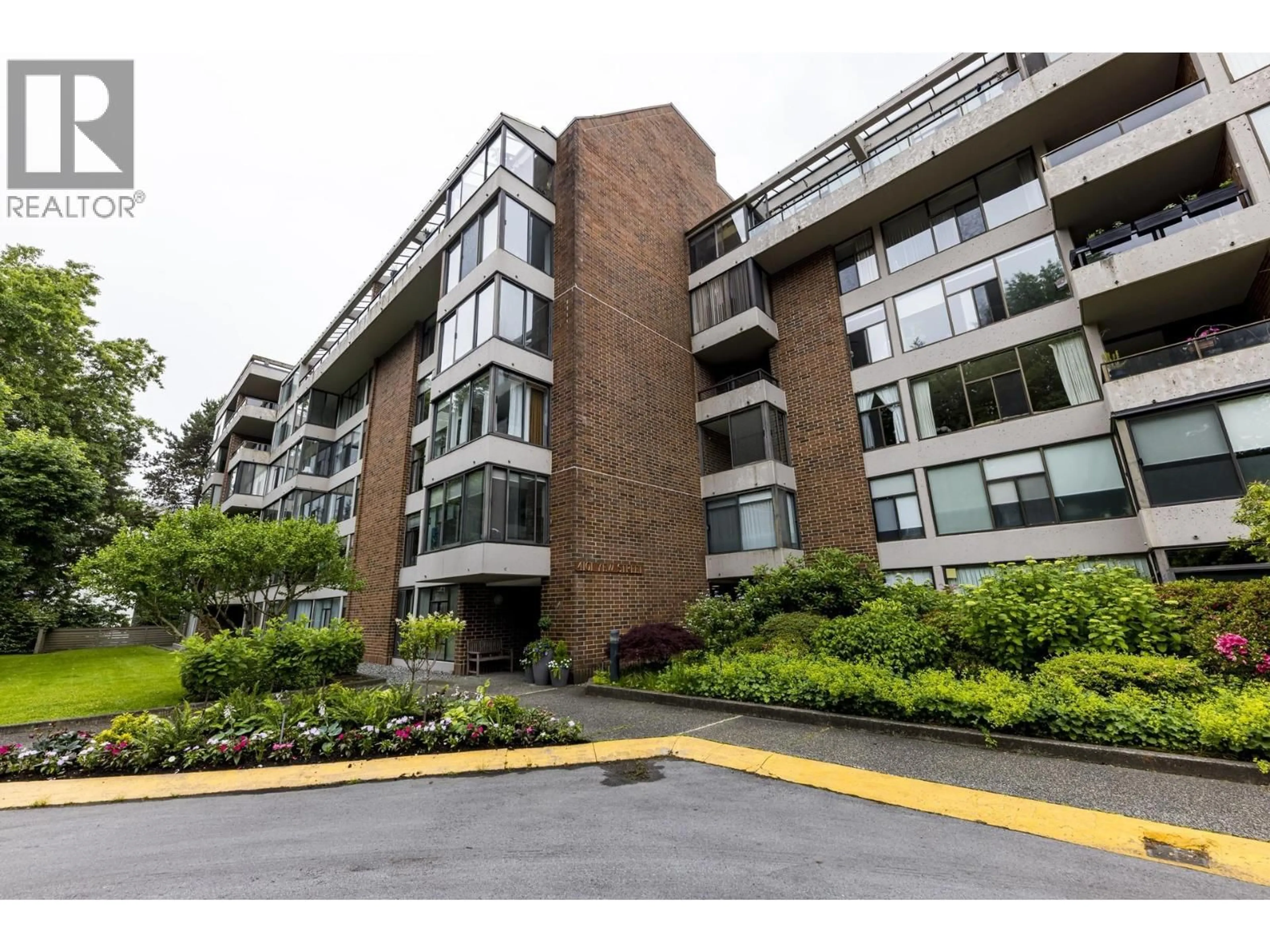 Indoor foyer for 407 - 4101 YEW STREET, Vancouver British Columbia V6L3B7