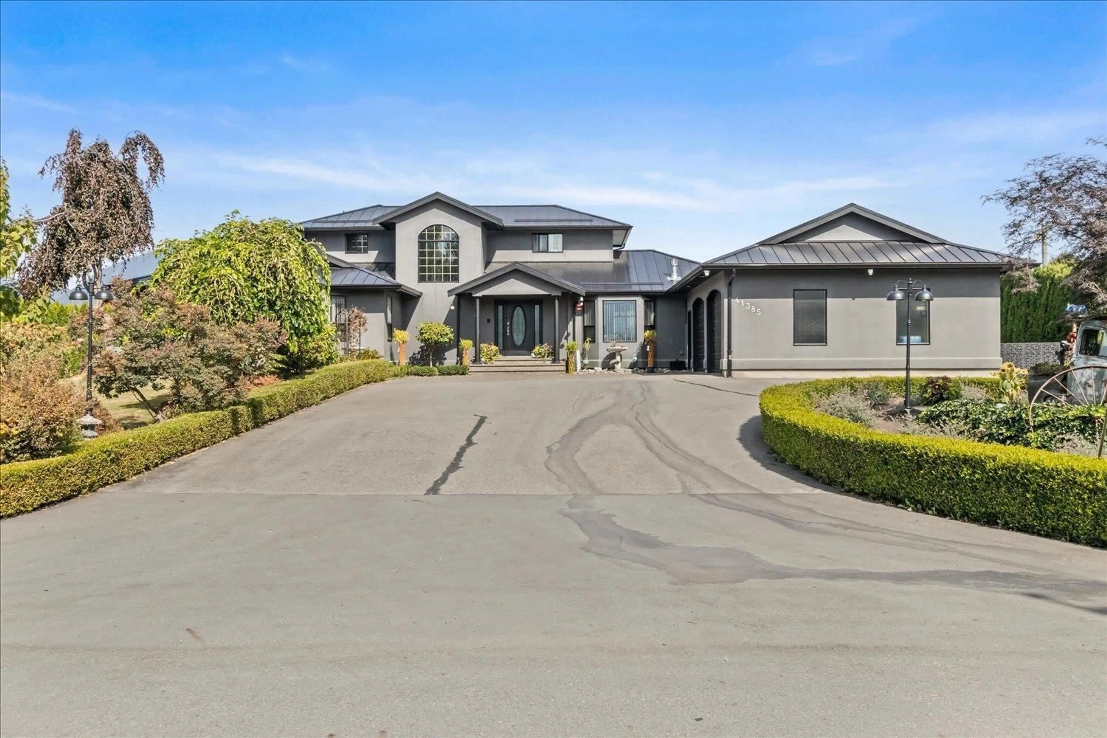 A pic from outside/outdoor area/front of a property/back of a property/a pic from drone, street for 41385 SOUTH SUMAS ROAD, Sardis - Greendale British Columbia V2R4K5