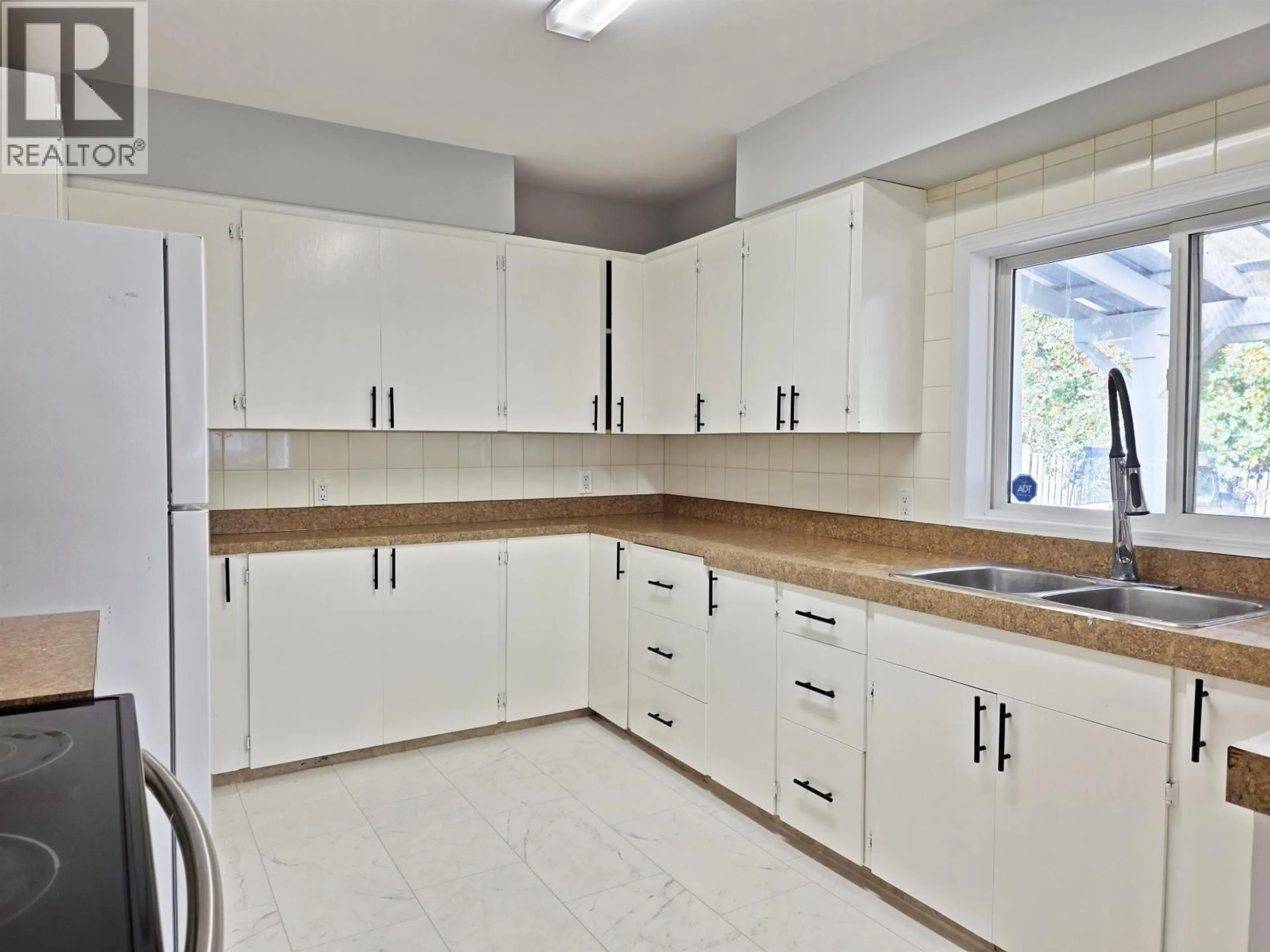Standard kitchen, ceramic/tile floor for 1042 MAPLE DRIVE, Quesnel British Columbia V2J5M2