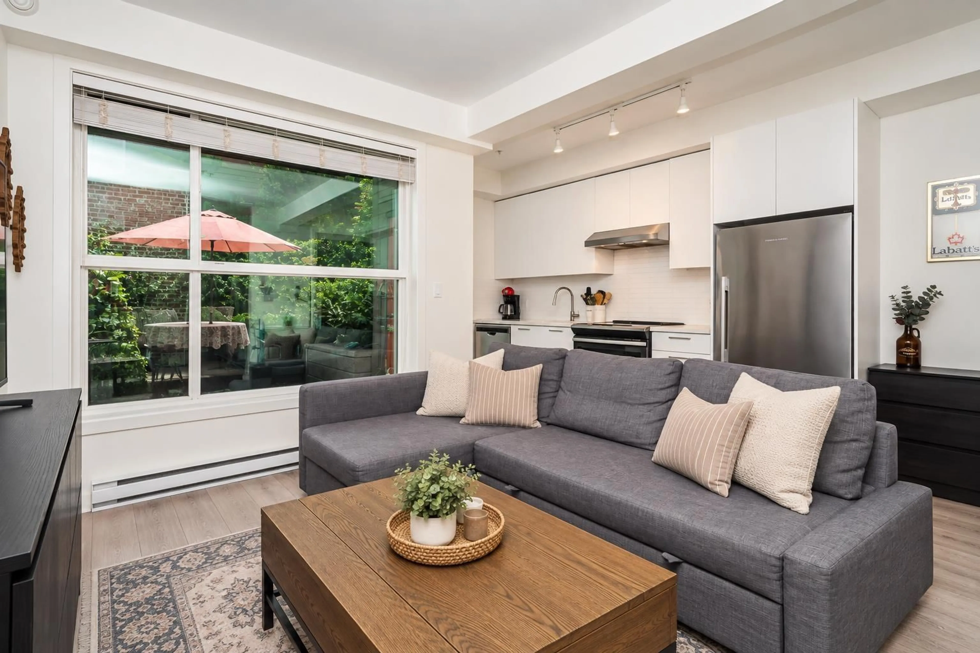 Living room with furniture, unknown for 108 - 7809 209 STREET, Langley British Columbia V2Y3N6