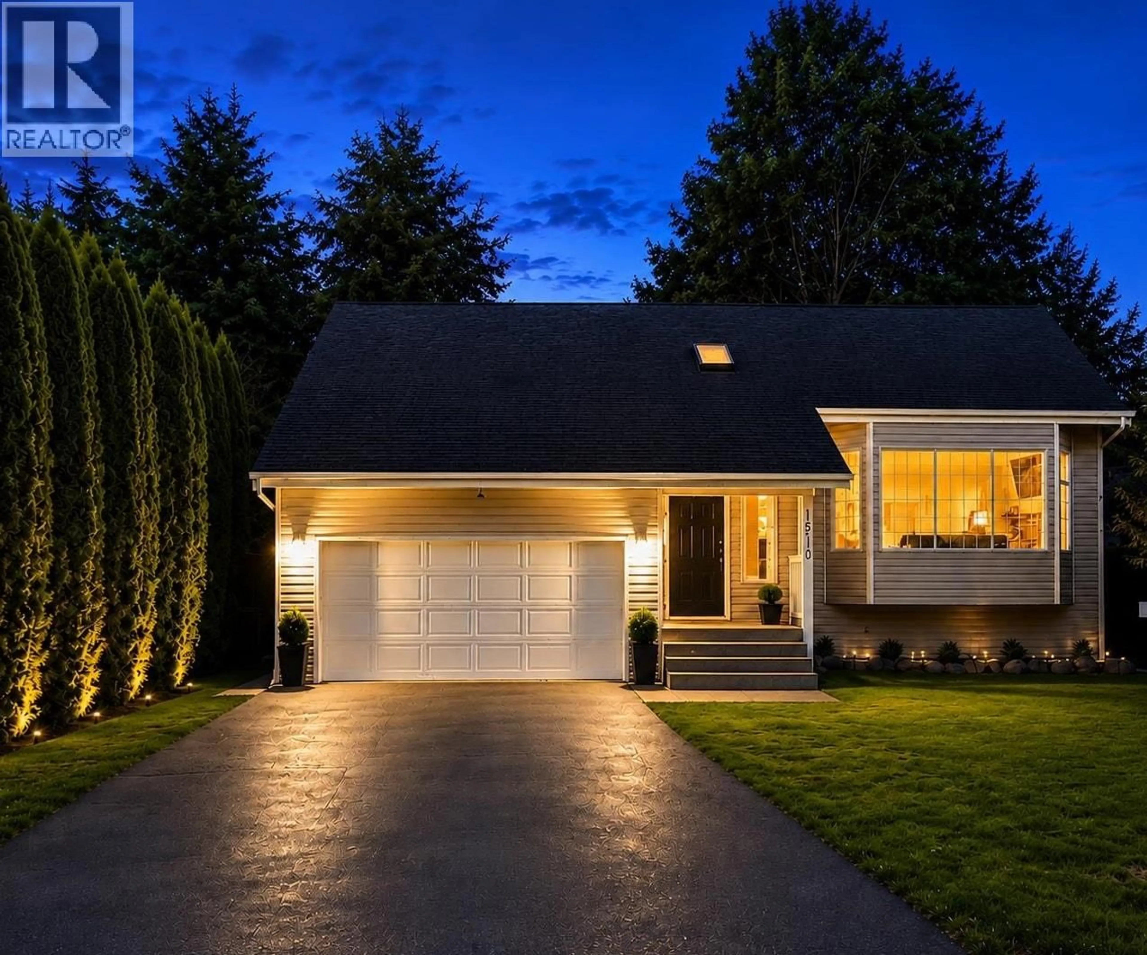 Home with vinyl exterior material, street for 1510 MACDONALD PLACE, Squamish British Columbia V0N1H0