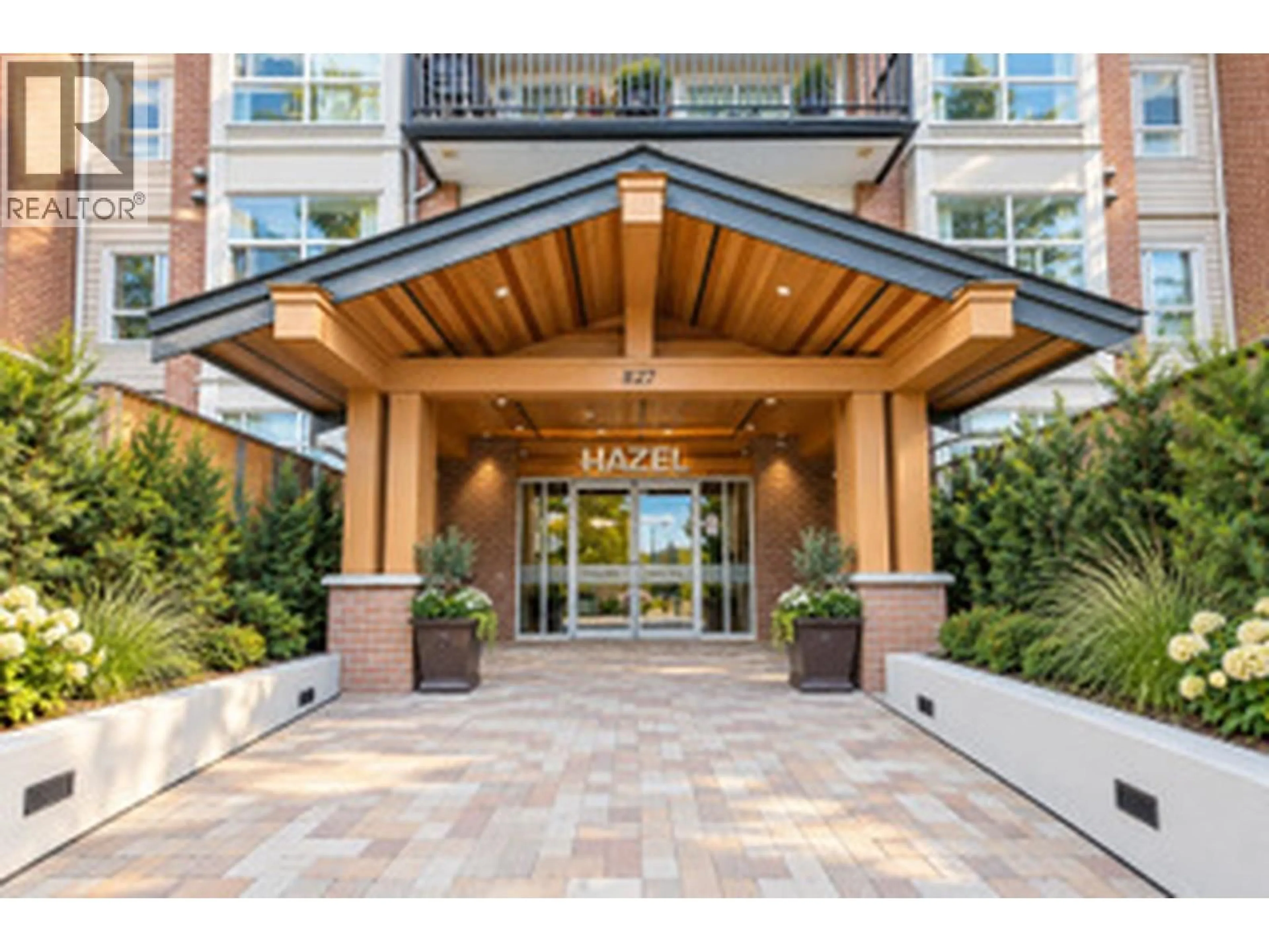 Indoor foyer for 105 - 827 RODERICK AVENUE, Coquitlam British Columbia V3K0E3
