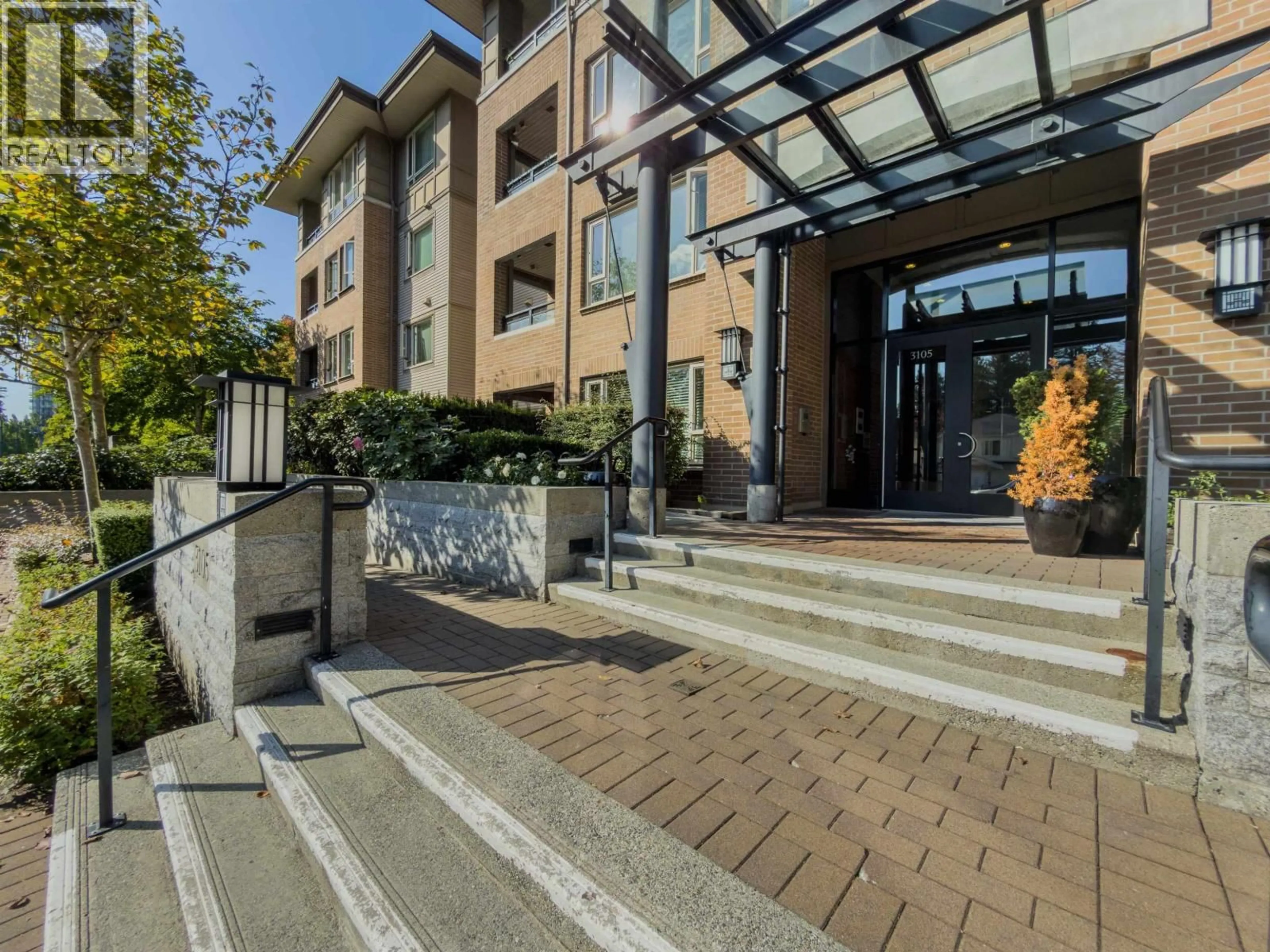 Indoor foyer for 112 - 3105 LINCOLN AVENUE, Coquitlam British Columbia V3B0E1