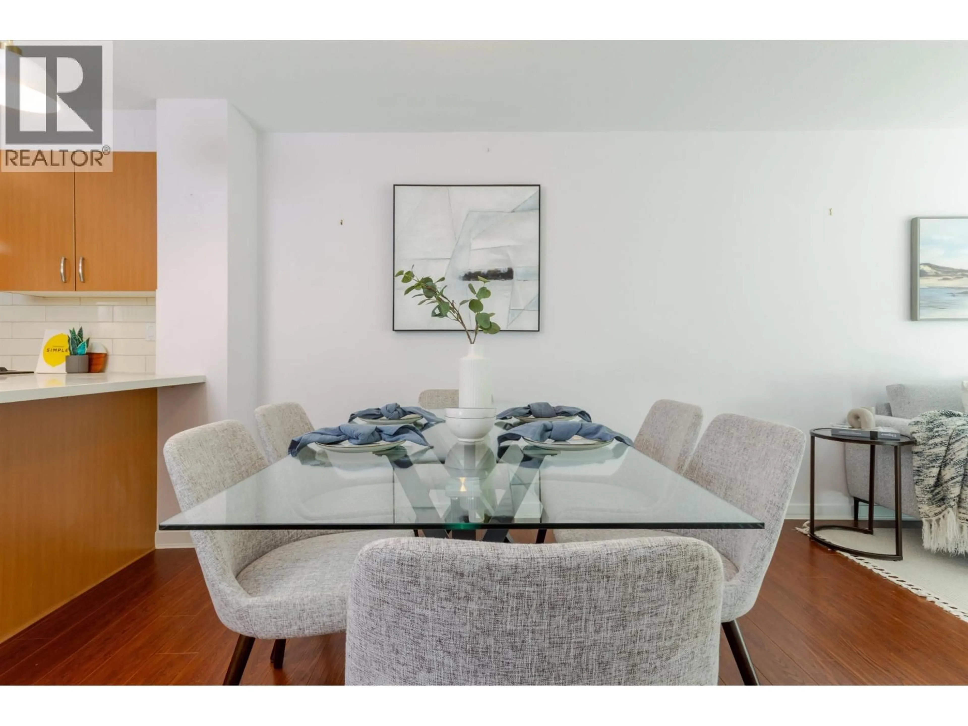 Dining room, wood/laminate floor for 112 - 3105 LINCOLN AVENUE, Coquitlam British Columbia V3B0E1
