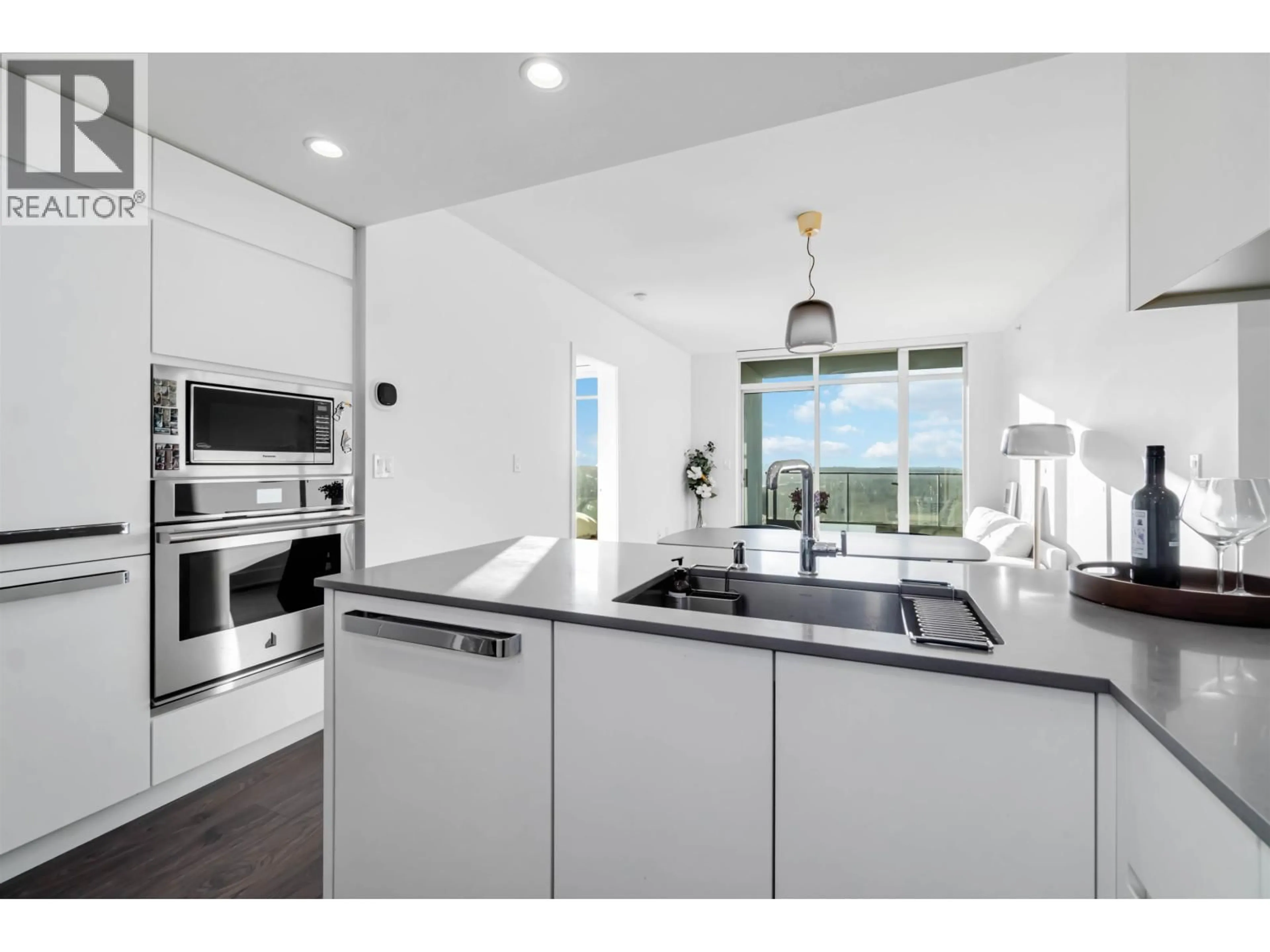 Open concept kitchen, ceramic/tile floor for 3009 - 450 WESTVIEW STREET, Coquitlam British Columbia V3K0G3