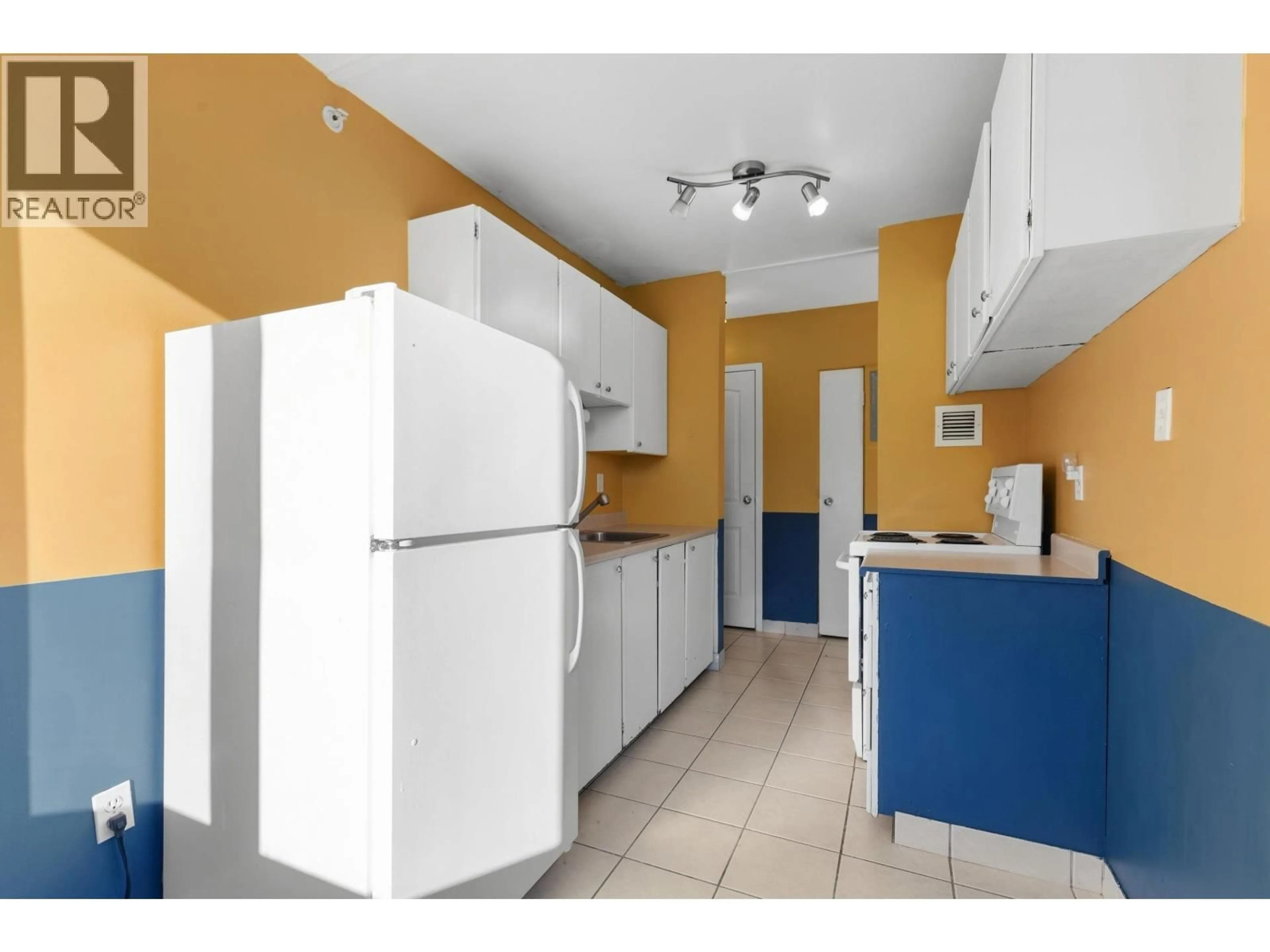 Standard kitchen, ceramic/tile floor for 704 - 1501 QUEENSWAY, Prince George British Columbia V2L1L5