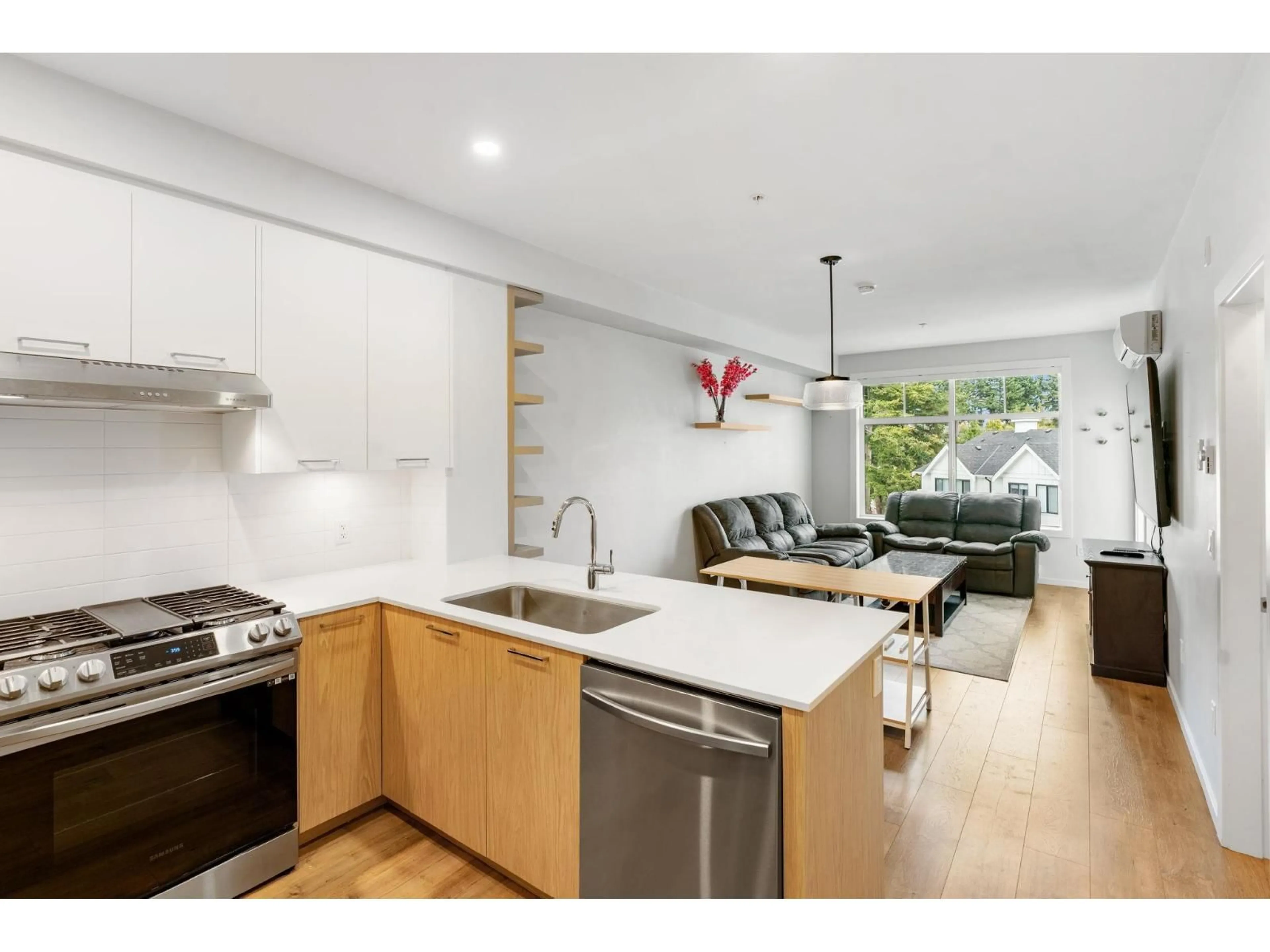 Open concept kitchen, unknown for 509 - 3317 148 STREET, Surrey British Columbia V4P0H9
