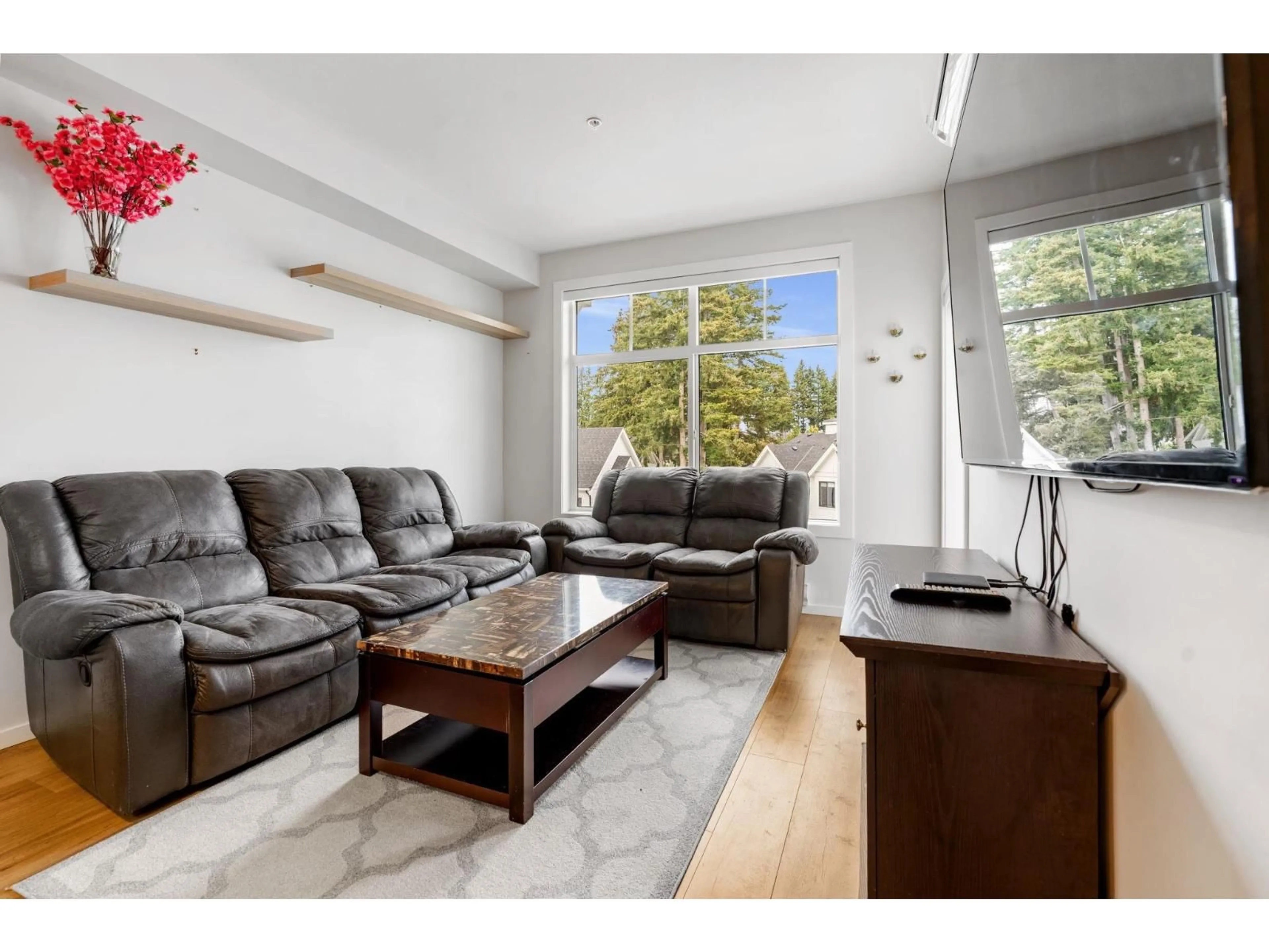 Living room with furniture, unknown for 509 - 3317 148 STREET, Surrey British Columbia V4P0H9