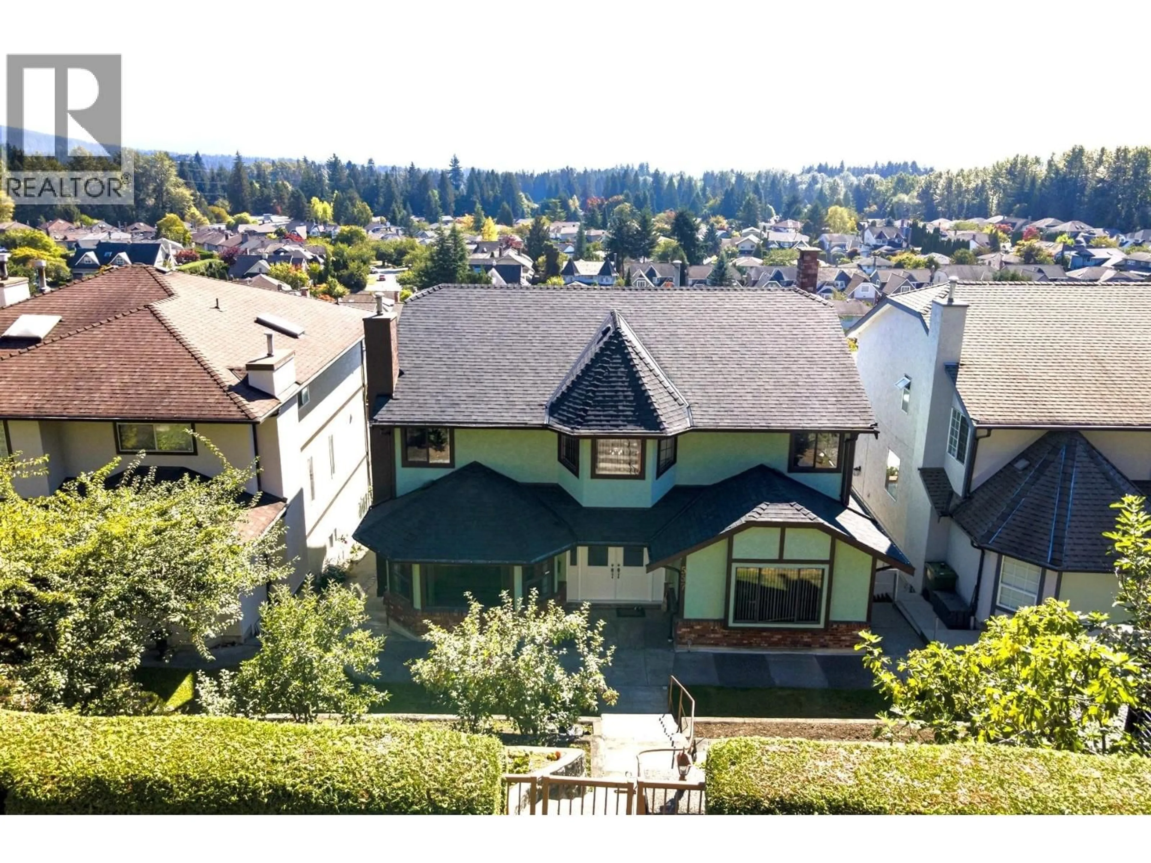 A pic from outside/outdoor area/front of a property/back of a property/a pic from drone, unknown for 557 TEMPE CRESCENT, North Vancouver British Columbia V7N1E7