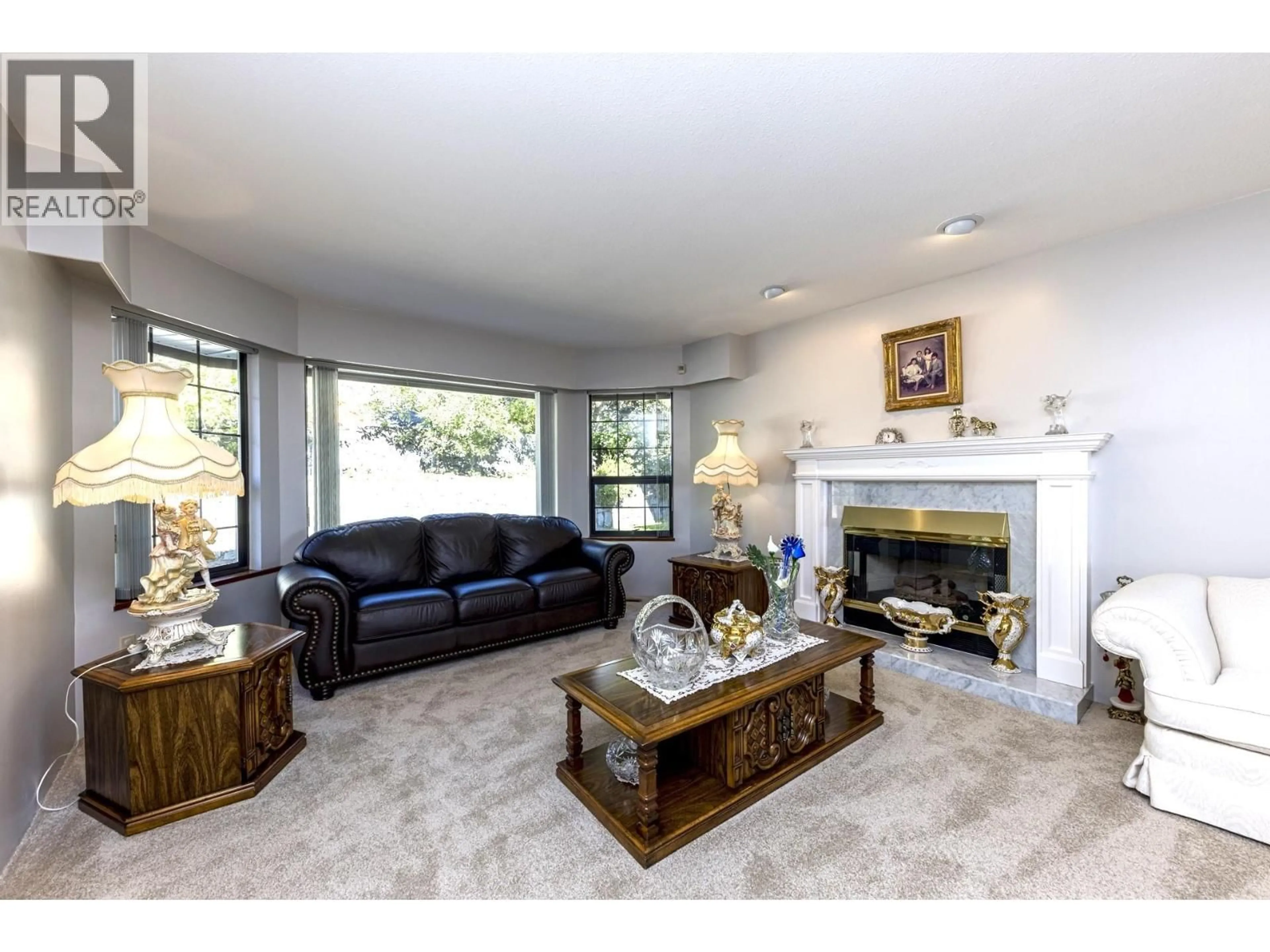 Living room with furniture, unknown for 557 TEMPE CRESCENT, North Vancouver British Columbia V7N1E7