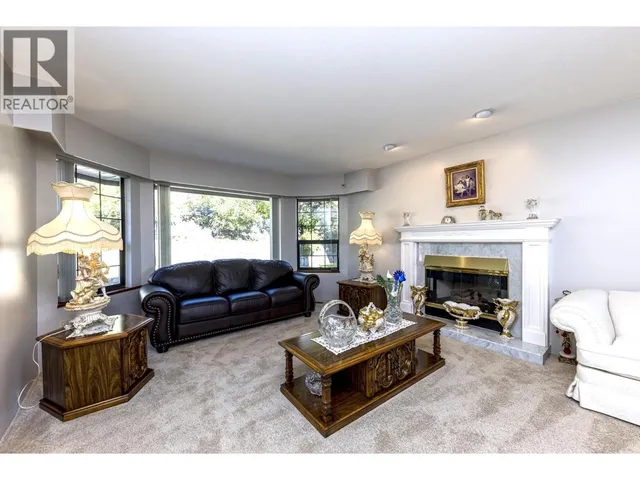 557 TEMPE CRESCENT, North Vancouver 5