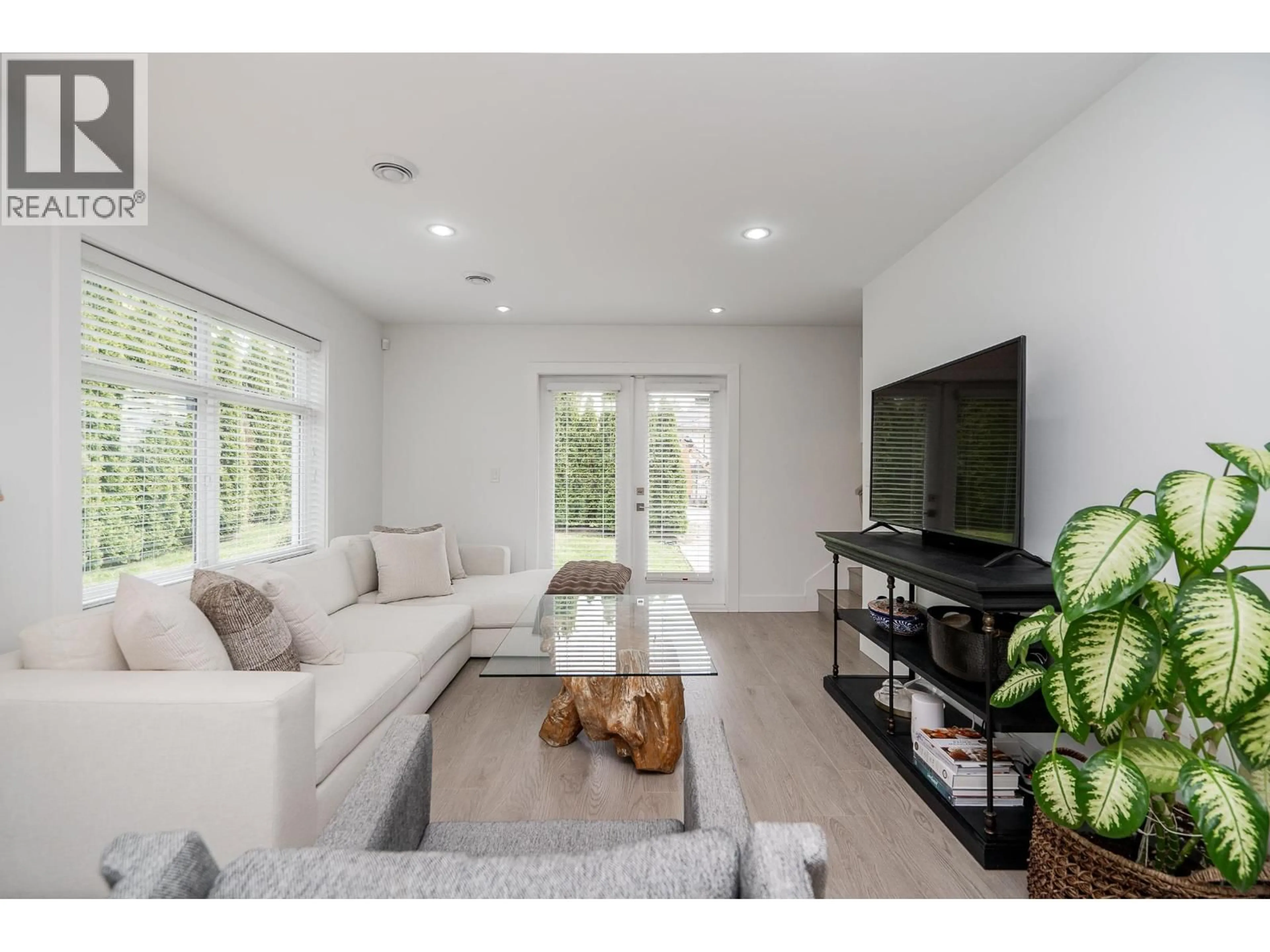 Living room with furniture, unknown for 970 ROCHESTER AVENUE, Coquitlam British Columbia V3K2J3