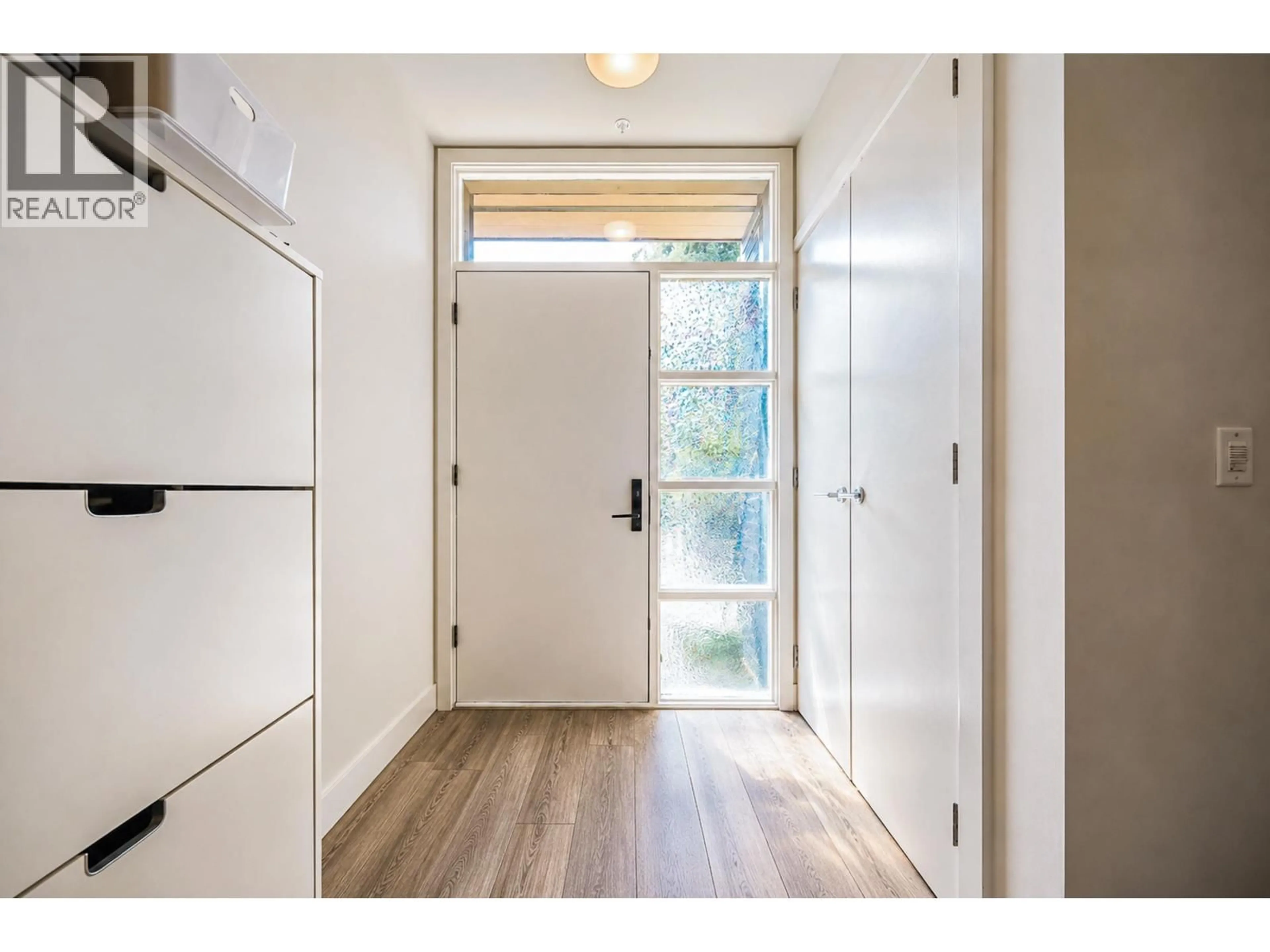 Indoor entryway for 302 - 6085 IRMIN STREET, Burnaby British Columbia V5J5C5