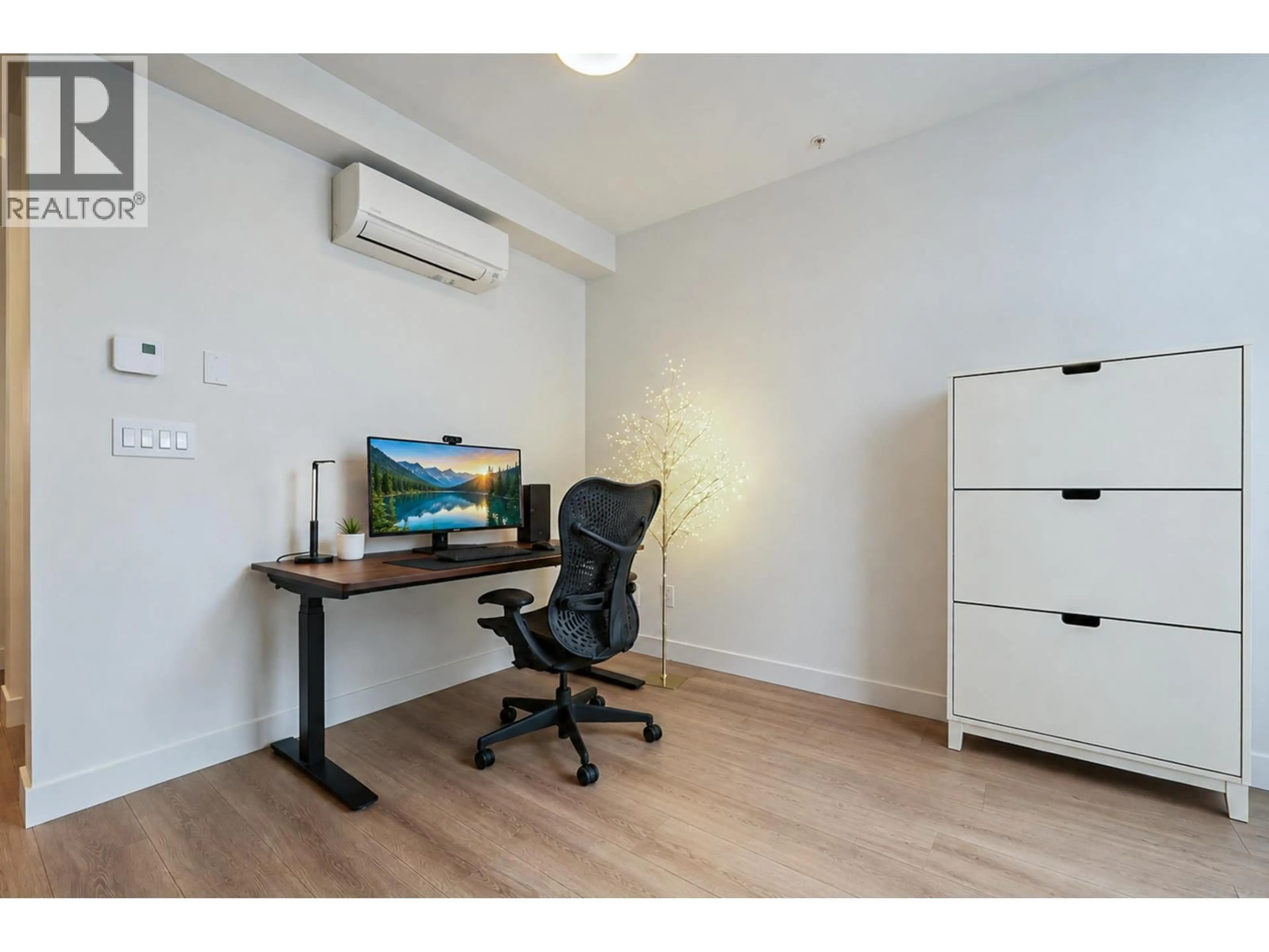 A pic of a room for 302 - 6085 IRMIN STREET, Burnaby British Columbia V5J5C5